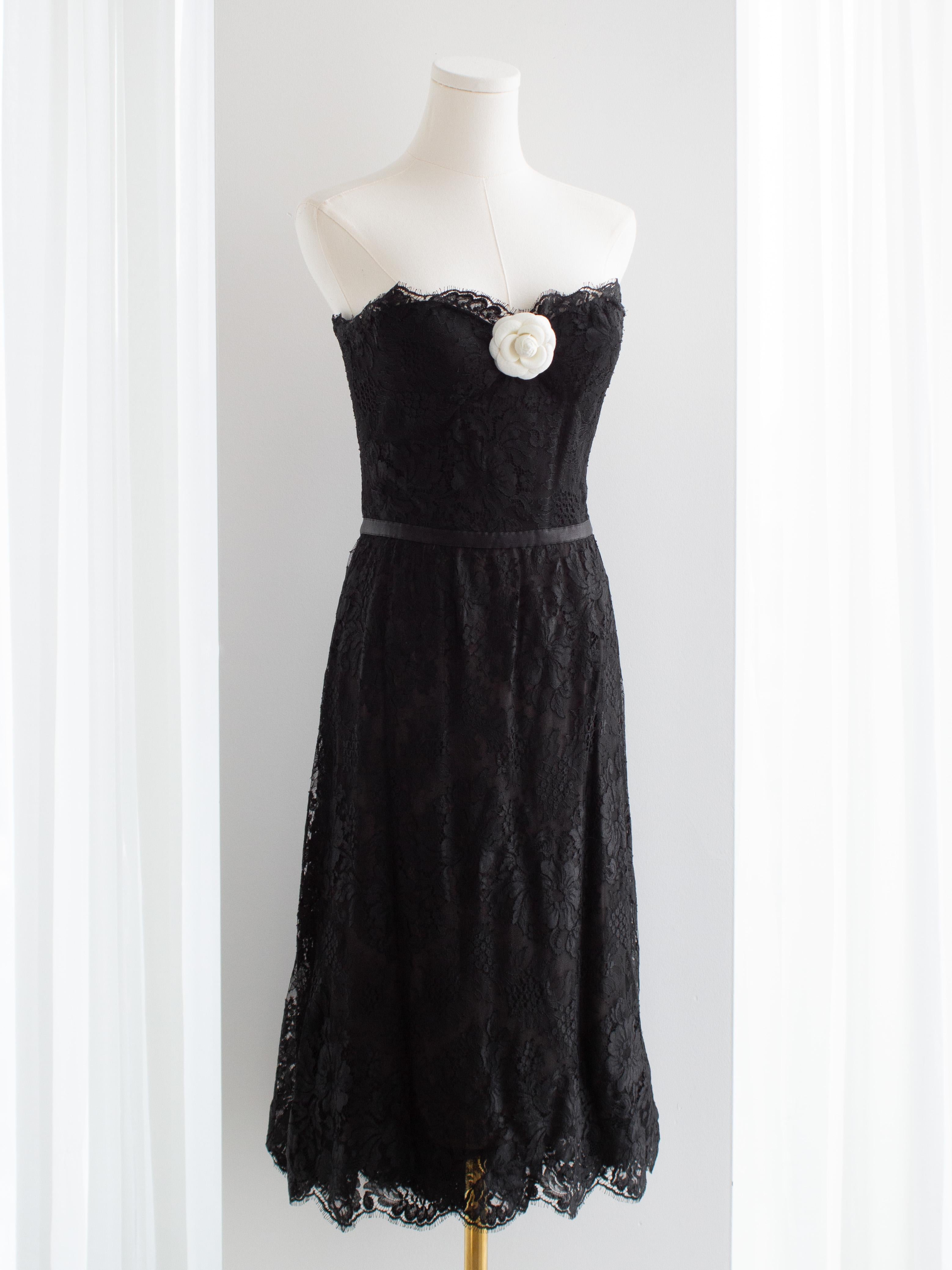 Chanel Vintage F/W 1995 Black Lace Floral Sweetheart 95A LBD Dress 2