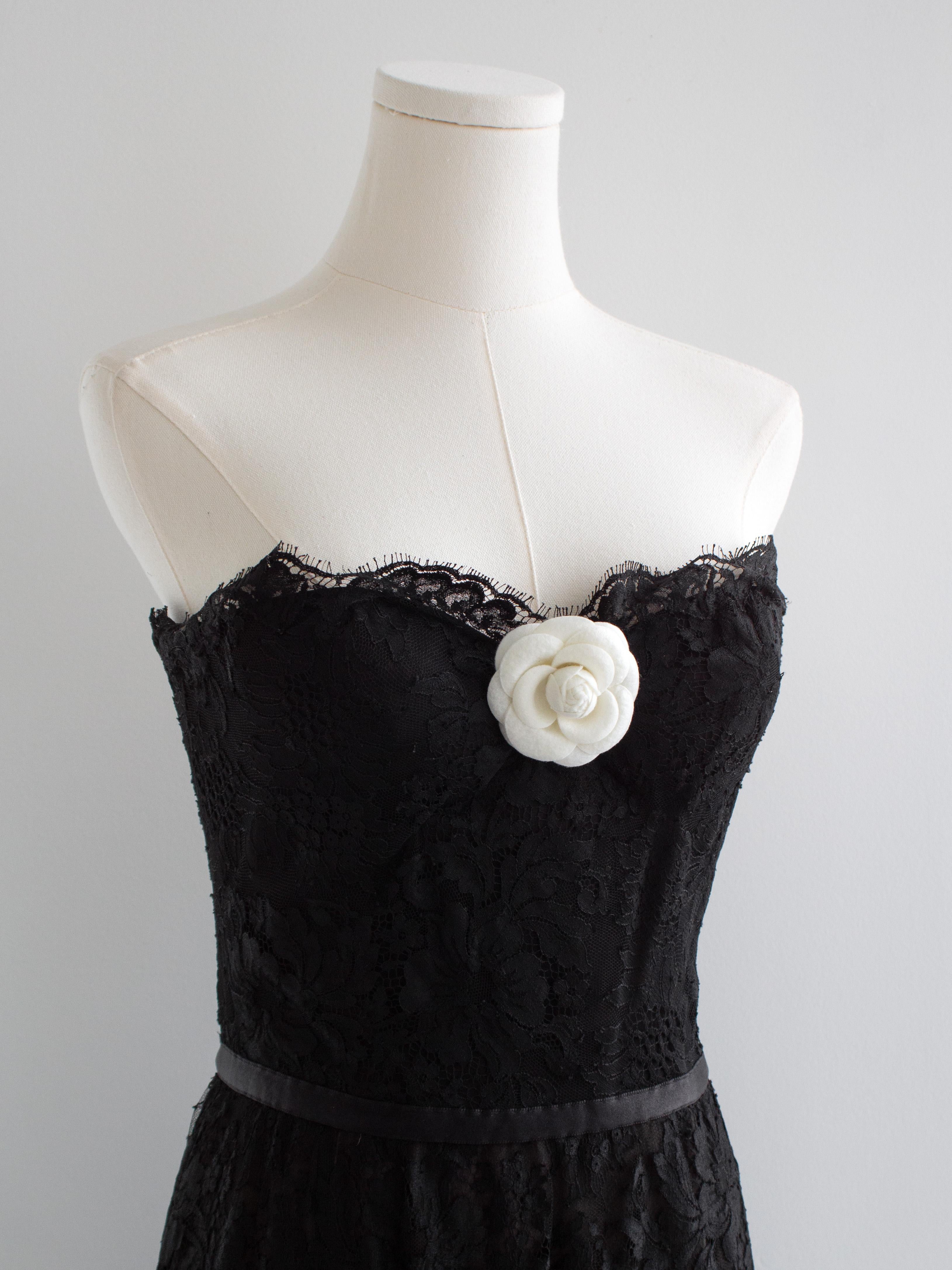 Chanel Vintage F/W 1995 Black Lace Floral Sweetheart 95A LBD Dress 3