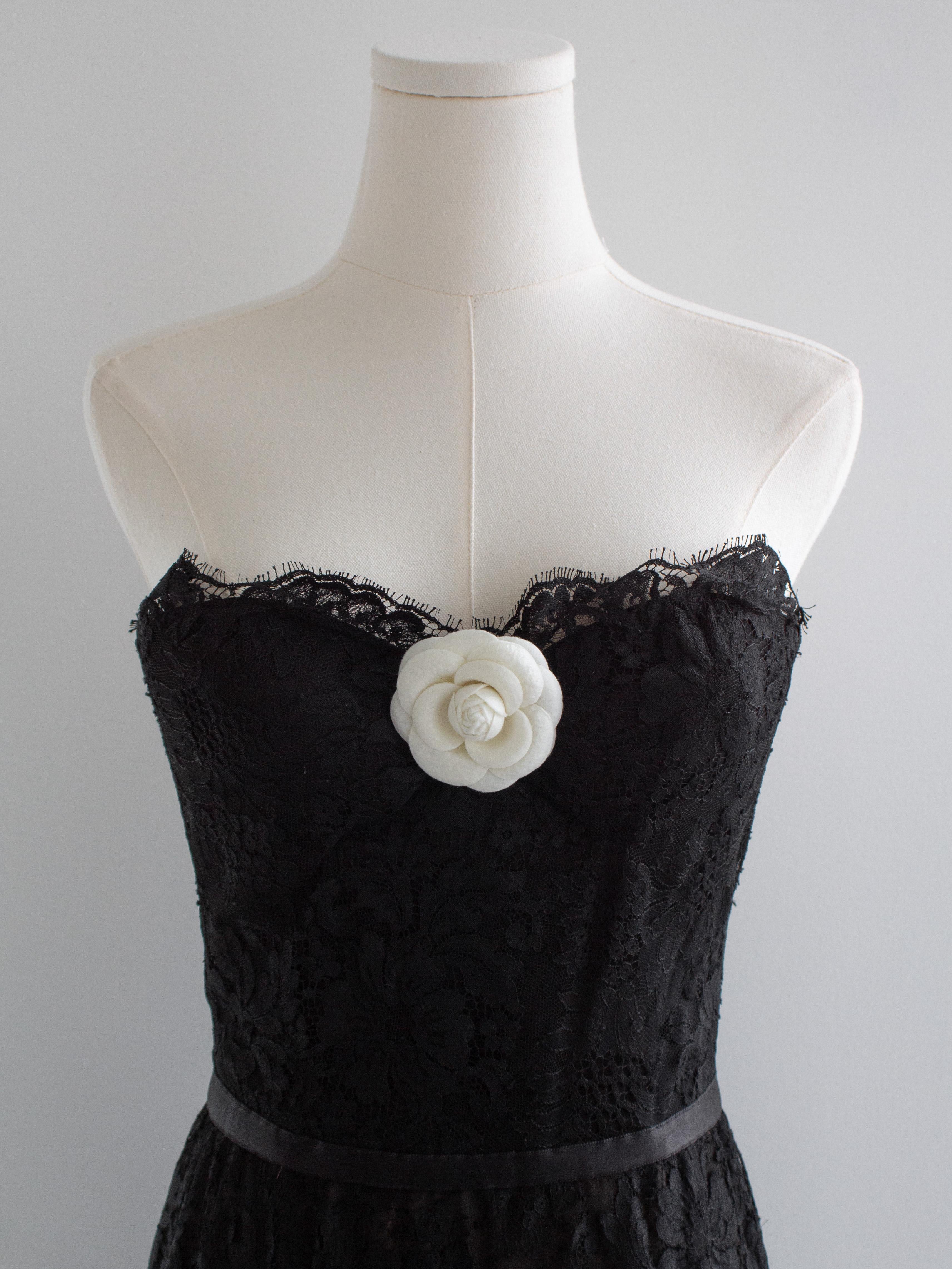 Chanel Vintage F/W 1995 Black Lace Floral Sweetheart 95A LBD Dress 4