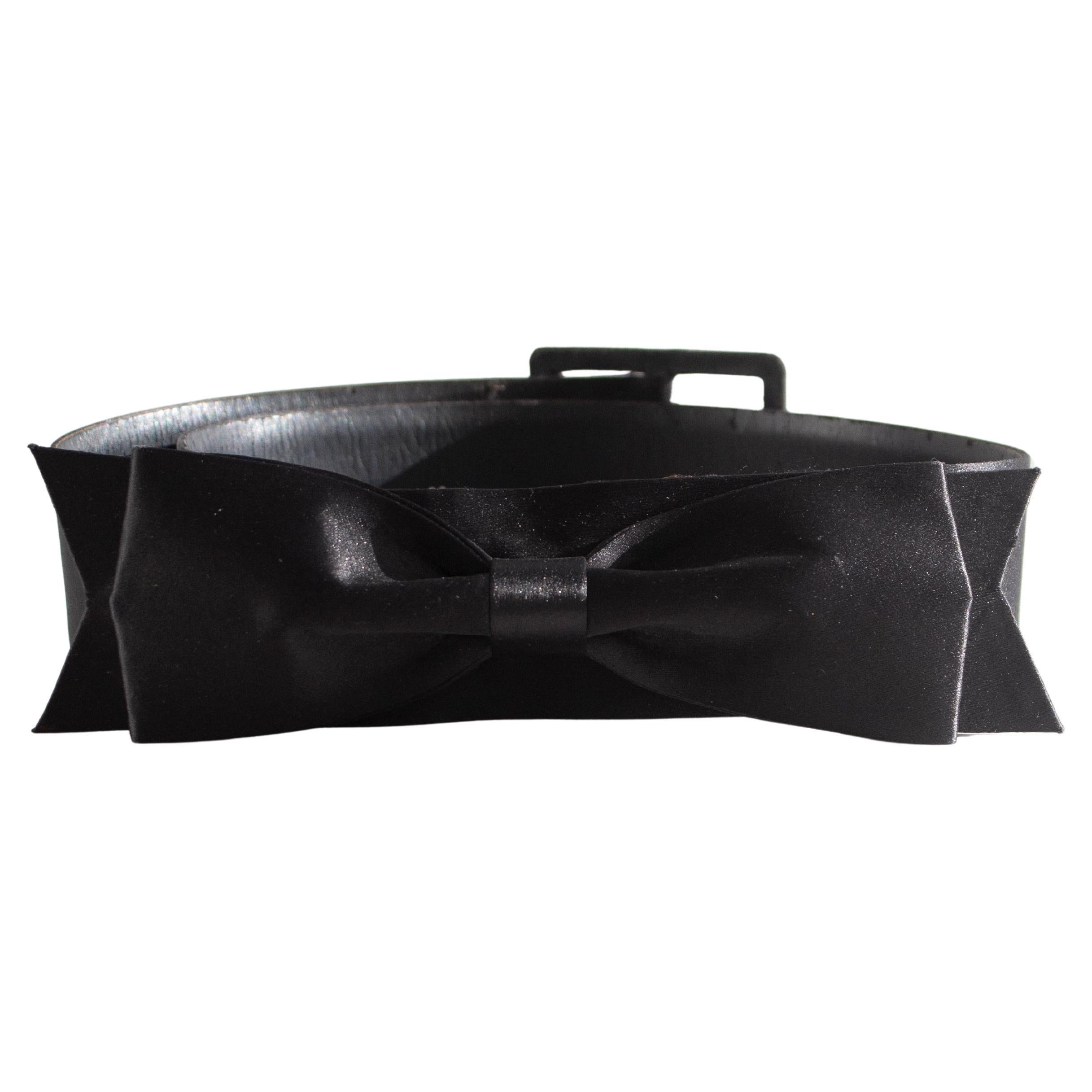 Chanel Vintage A/I 1995 Cintura con fiocco in raso nero a vita larga 95A in vendita