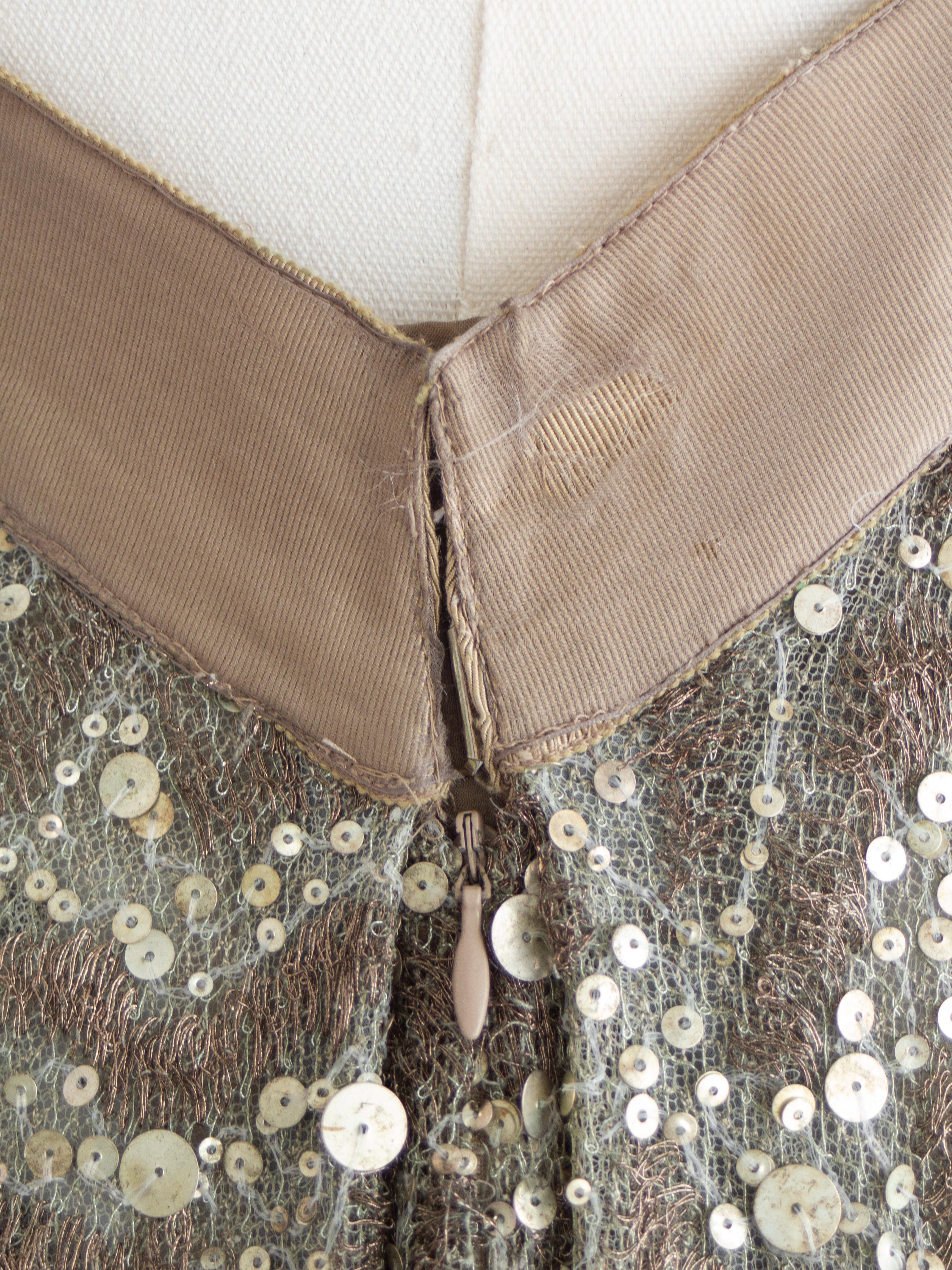 Chanel Vintage F/W 2003 Taupe Grün Pailletten verschönert Bogen 03A Kleid Kleid im Angebot 5
