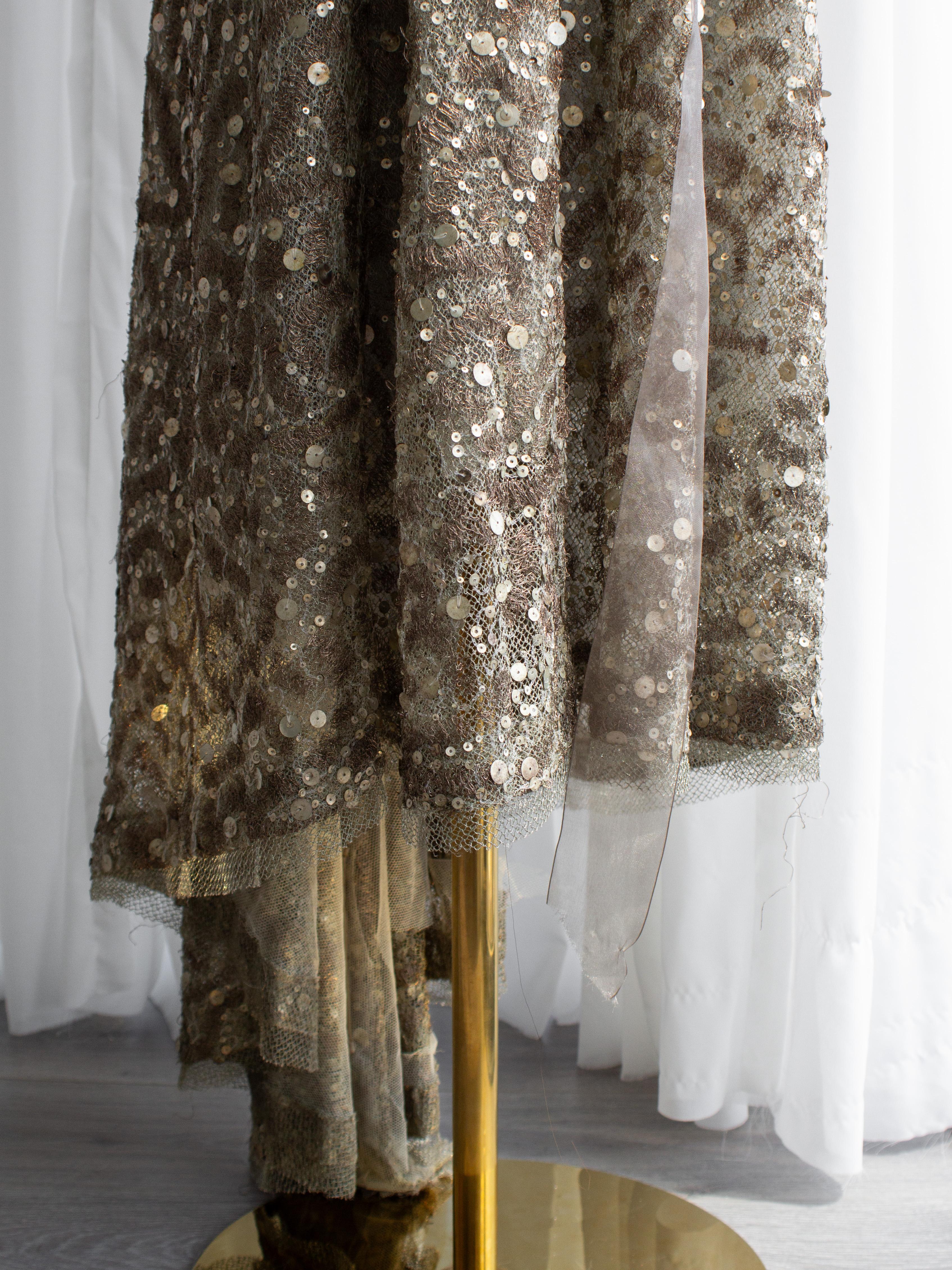 Chanel Vintage F/W 2003 Taupe Grün Pailletten verschönert Bogen 03A Kleid Kleid im Angebot 8