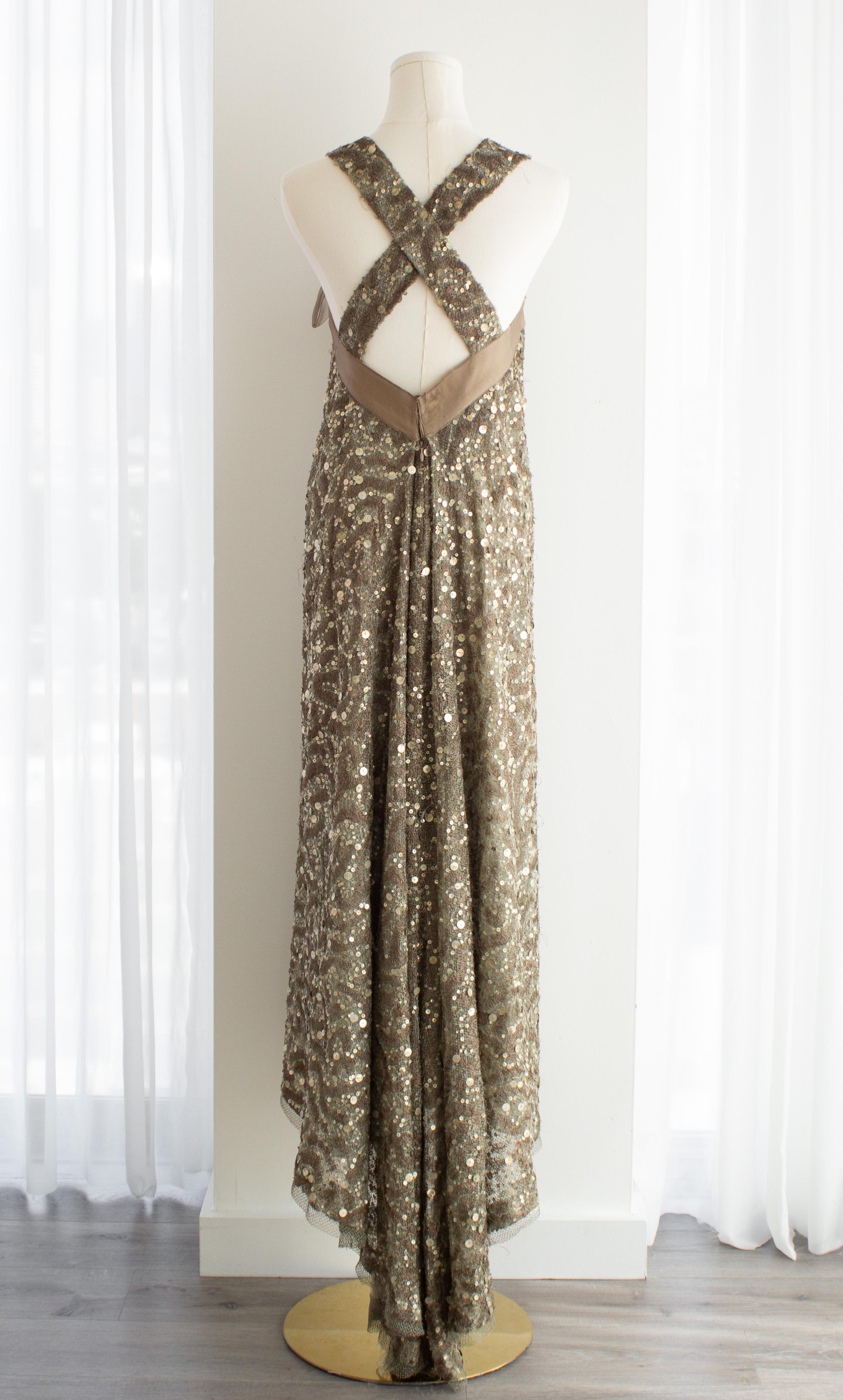 Chanel Vintage F/W 2003 Taupe Grün Pailletten verschönert Bogen 03A Kleid Kleid im Angebot 3