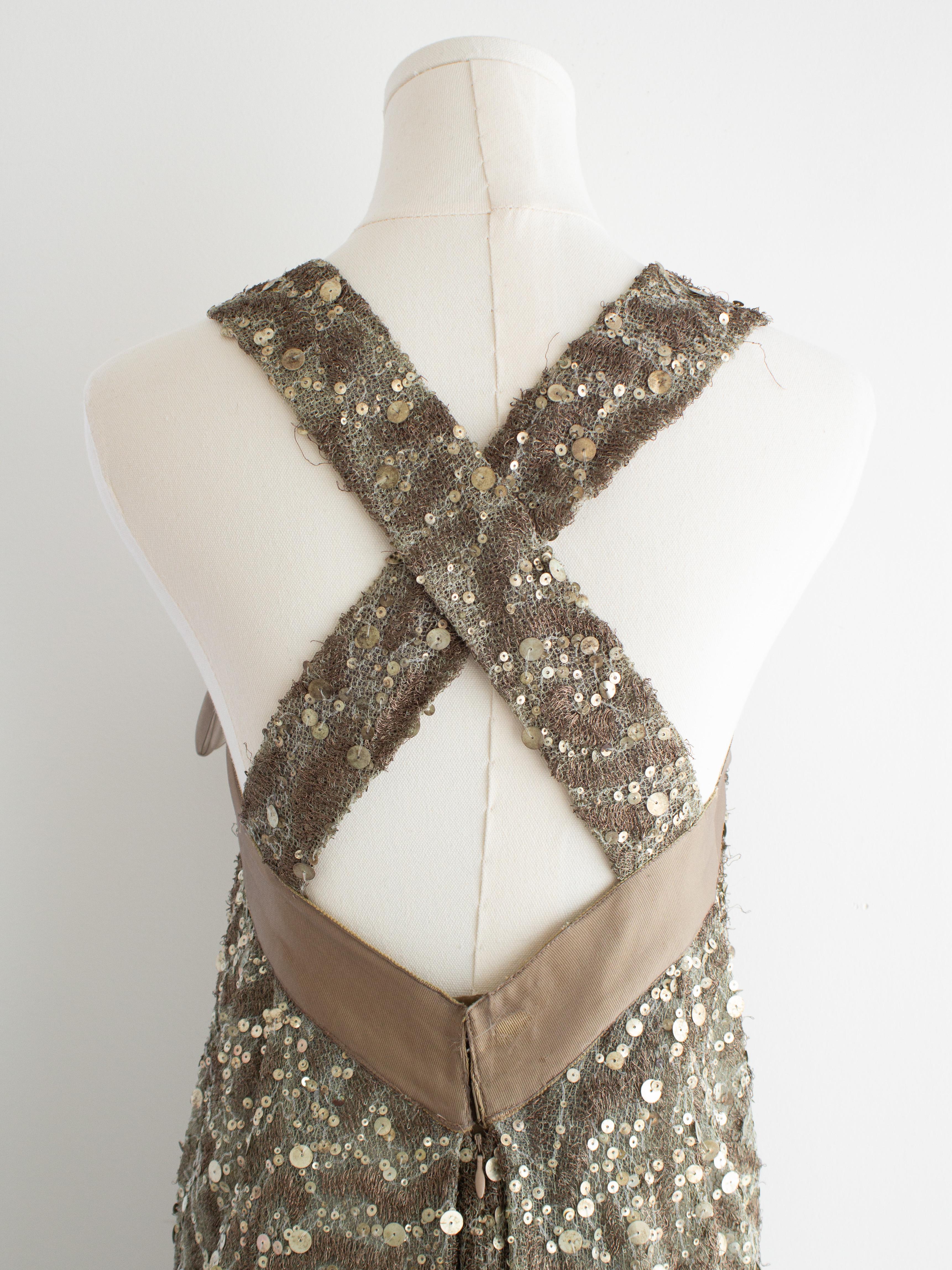 Chanel Vintage F/W 2003 Taupe Grün Pailletten verschönert Bogen 03A Kleid Kleid im Angebot 4