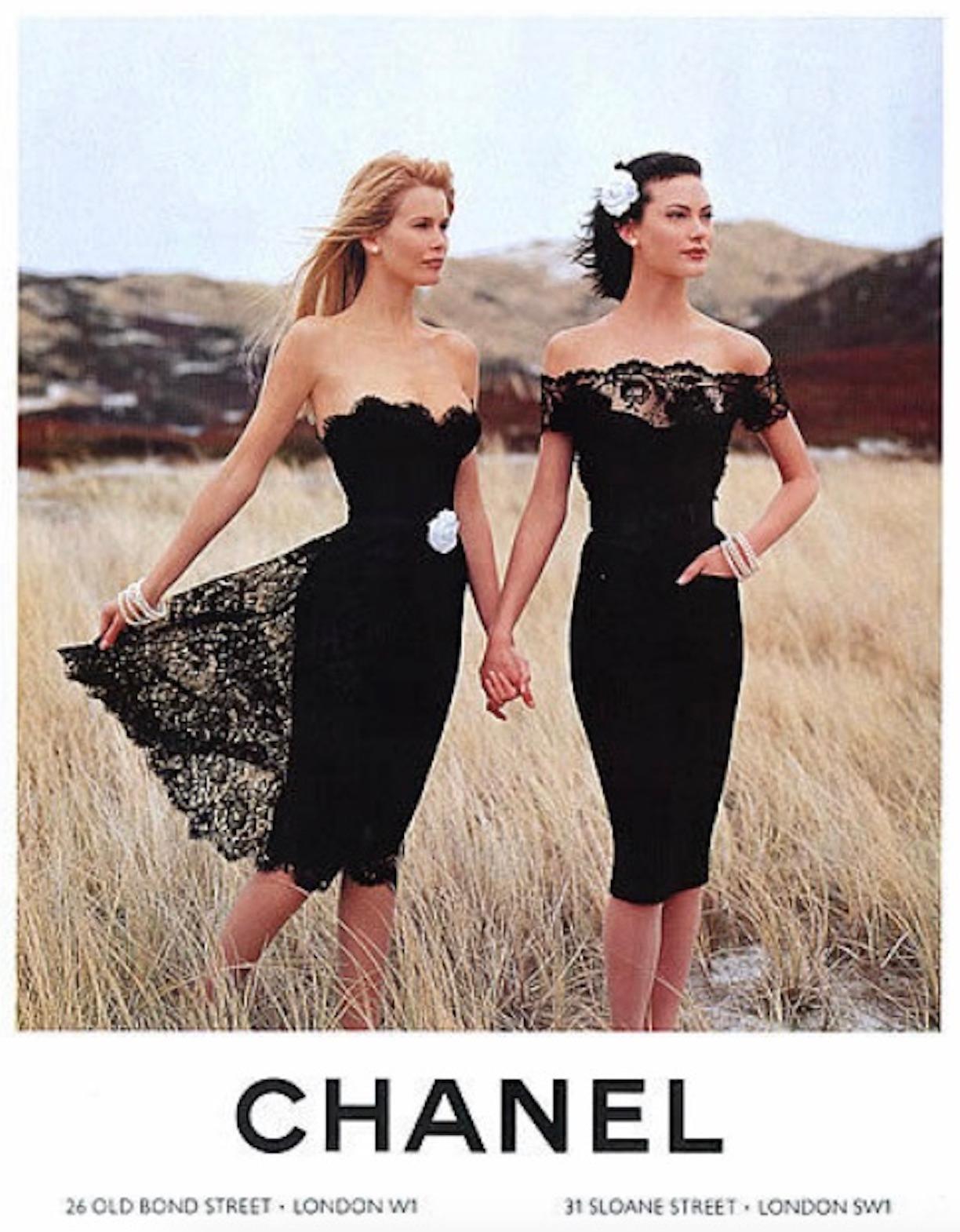 Chanel Vintage F/W1995 Black Lace Flower Bustier 95A Top In Excellent Condition For Sale In Jersey City, NJ