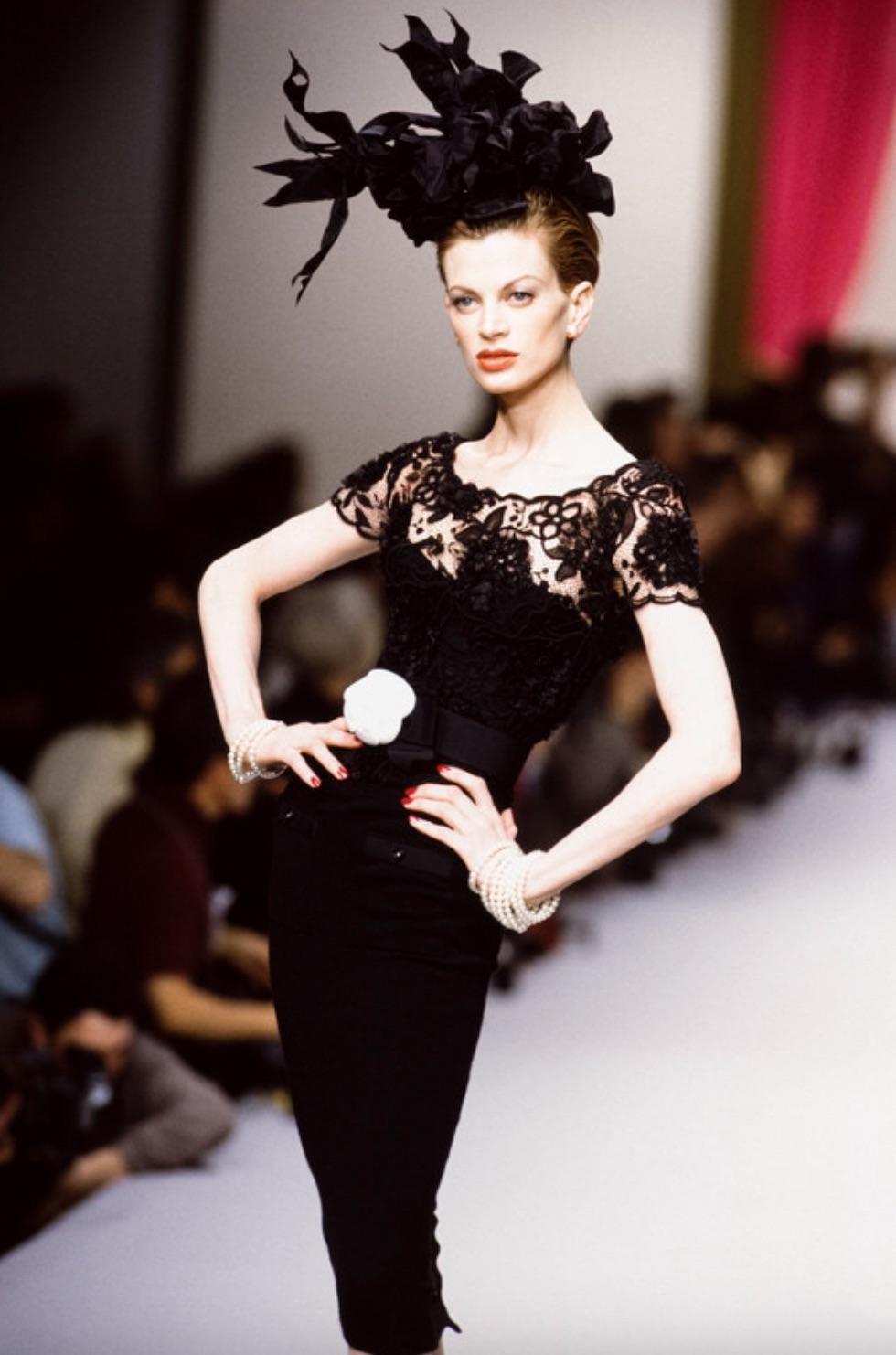 Chanel Vintage F/W1995 Black Lace Flower Bustier 95A Top For Sale 1