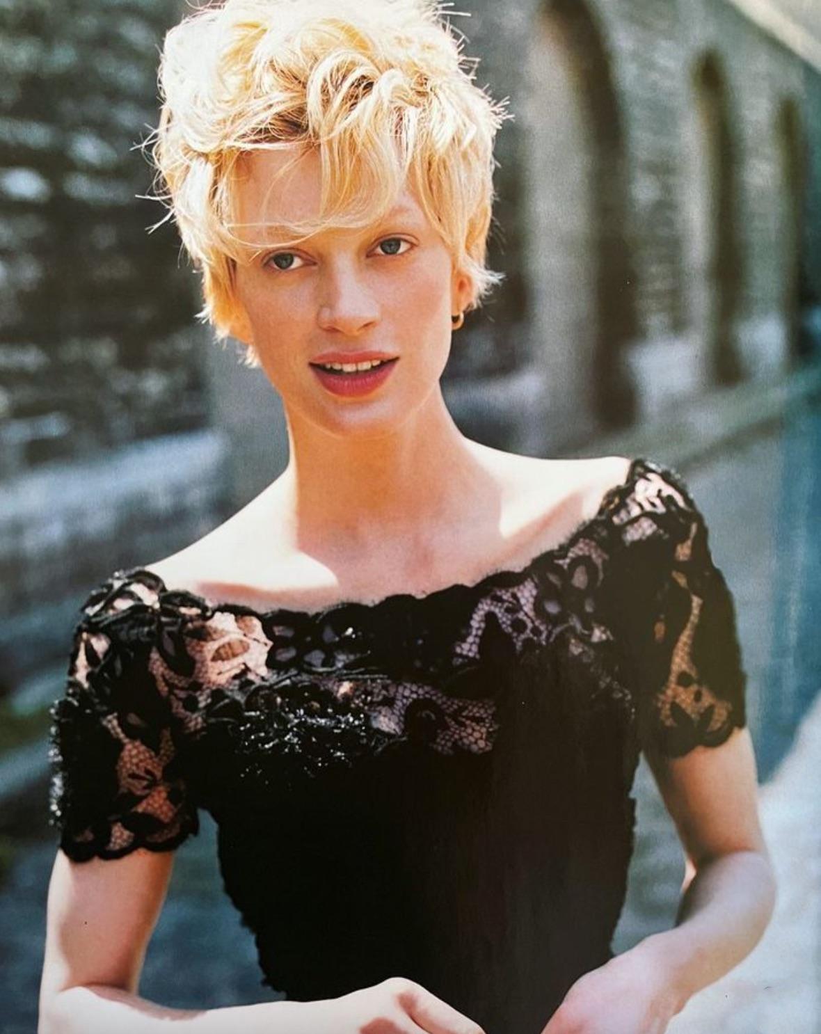 Chanel Vintage F/W1995 Black Lace Flower Bustier 95A Top For Sale 2