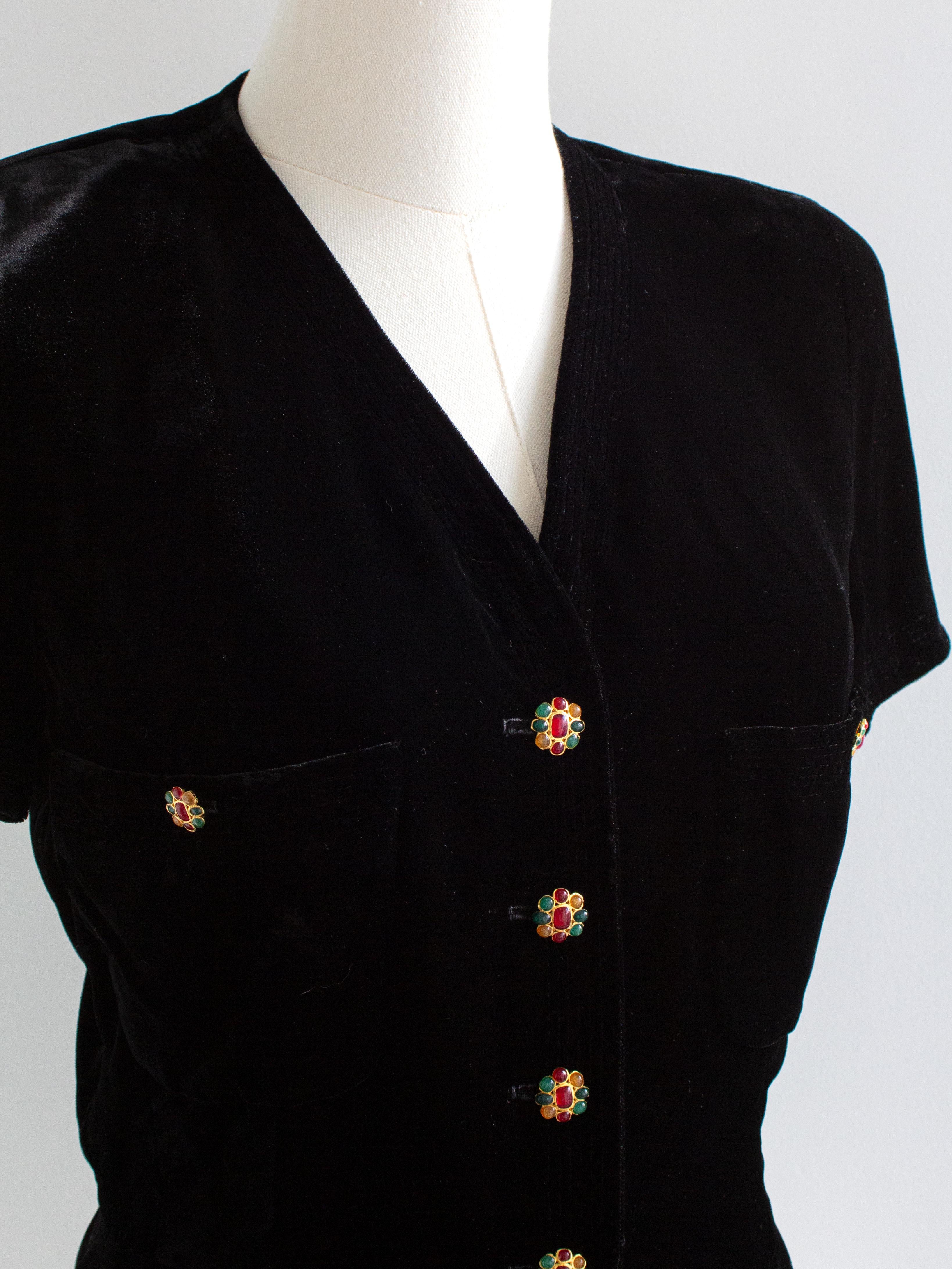 Chanel Vintage H/W 1996 Laufsteg Schwarzer Samt LBJ Gold Gripoix Juwelen 96A Jacke im Angebot 7