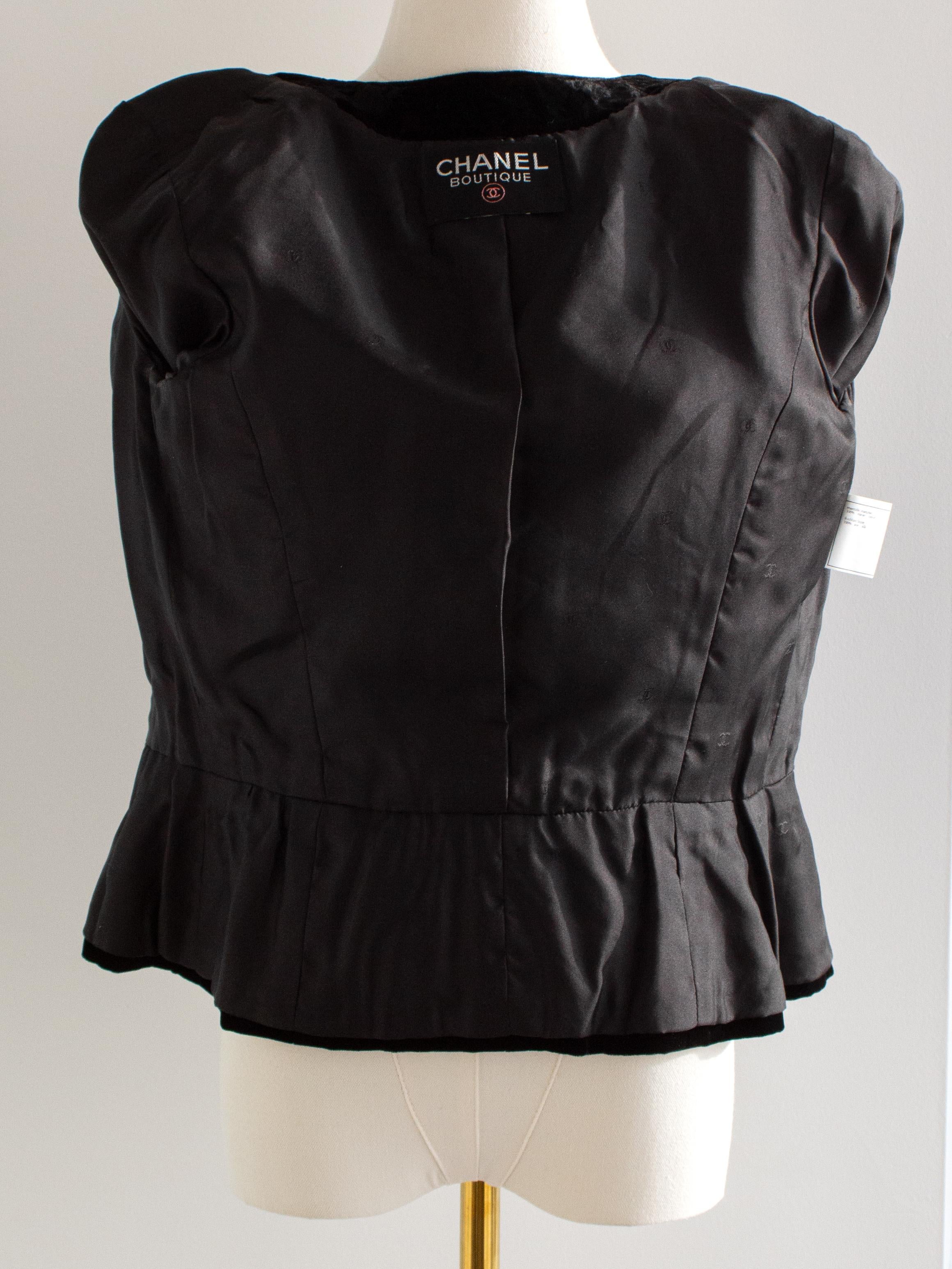 Chanel Vintage H/W 1996 Laufsteg Schwarzer Samt LBJ Gold Gripoix Juwelen 96A Jacke im Angebot 10