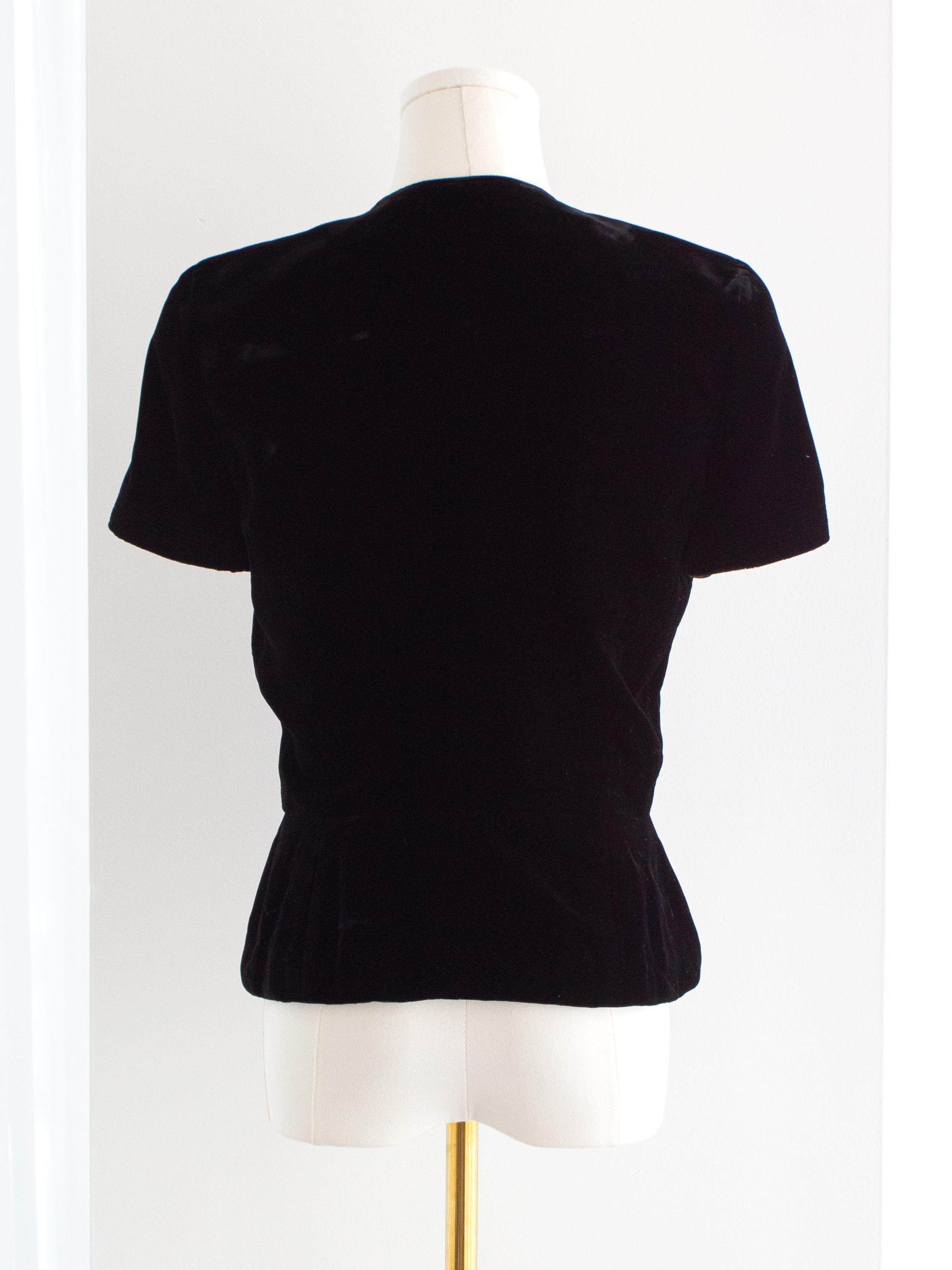 Chanel Vintage H/W 1996 Laufsteg Schwarzer Samt LBJ Gold Gripoix Juwelen 96A Jacke im Angebot 5