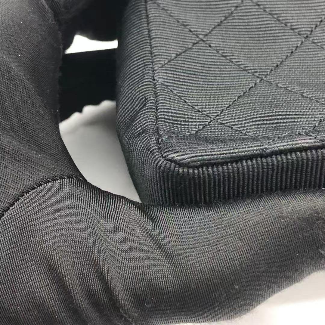 Chanel Vintage Bolso de tela con solapa extra pequeña Correa con botones de oro de 24 quilates en venta 3