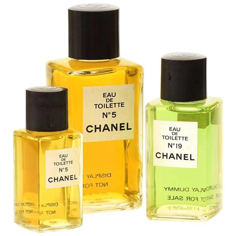 Three vintage collectable Chanel factice bottles originally used for advertising display, of varying size and height. They contains colored fluid to simulate the appearance of perfume. Excellent condition. Heights measure: small 9cm, 10.5cm, and