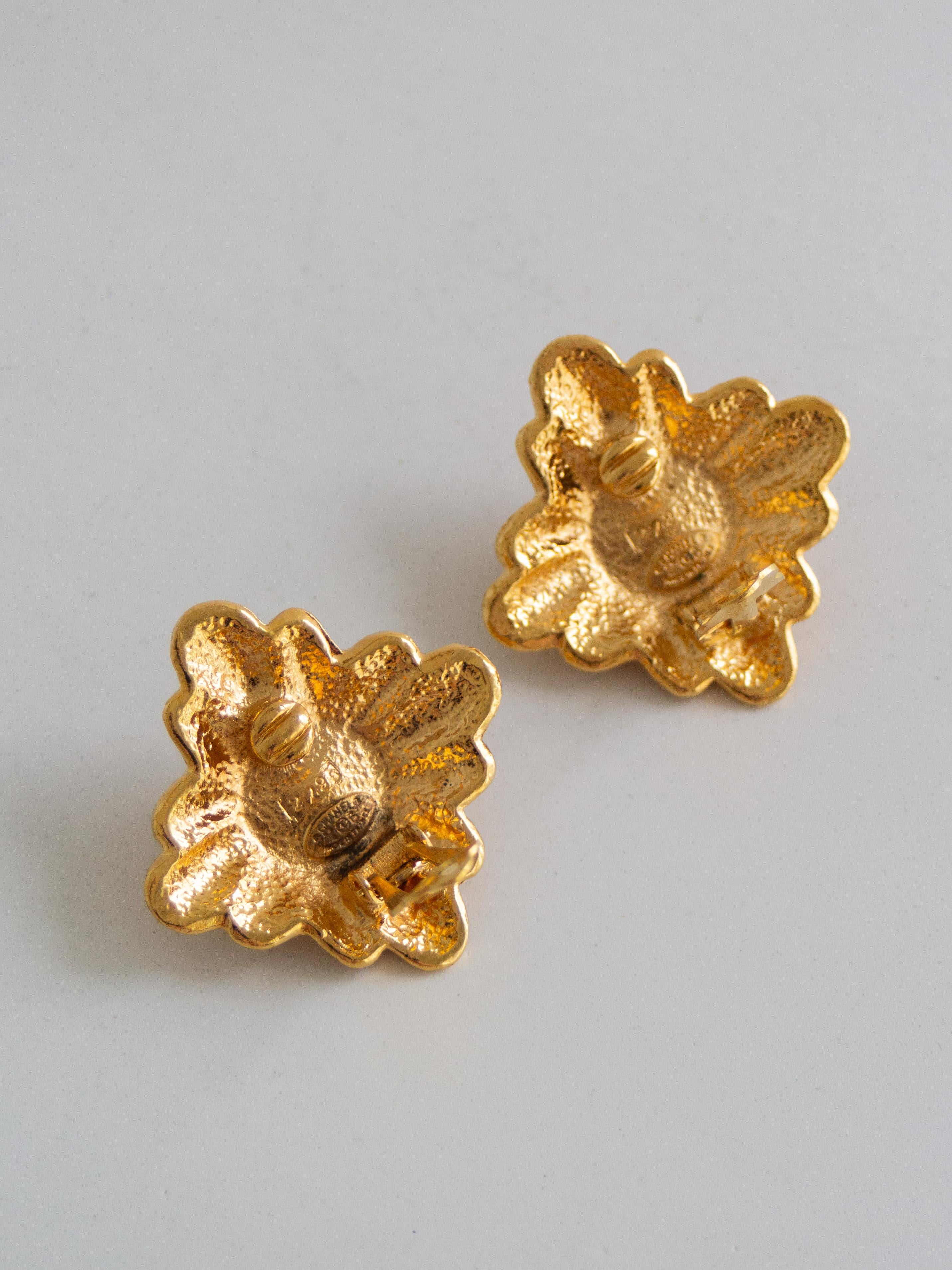 Orecchini a clip con perle finte placcate in oro della collezione Chanel Autunno 1991 26 in vendita 6