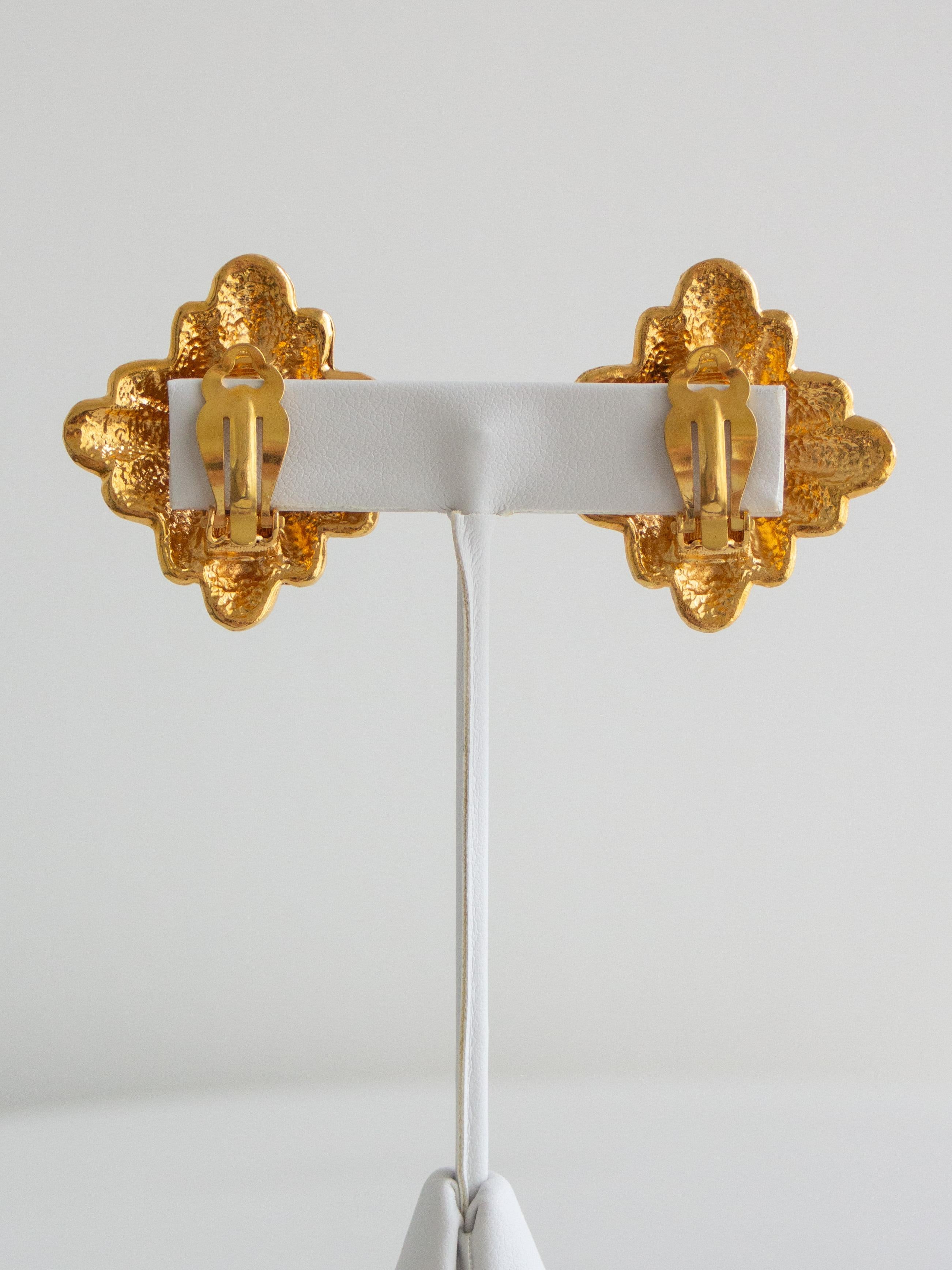 Orecchini a clip con perle finte placcate in oro della collezione Chanel Autunno 1991 26 in vendita 5