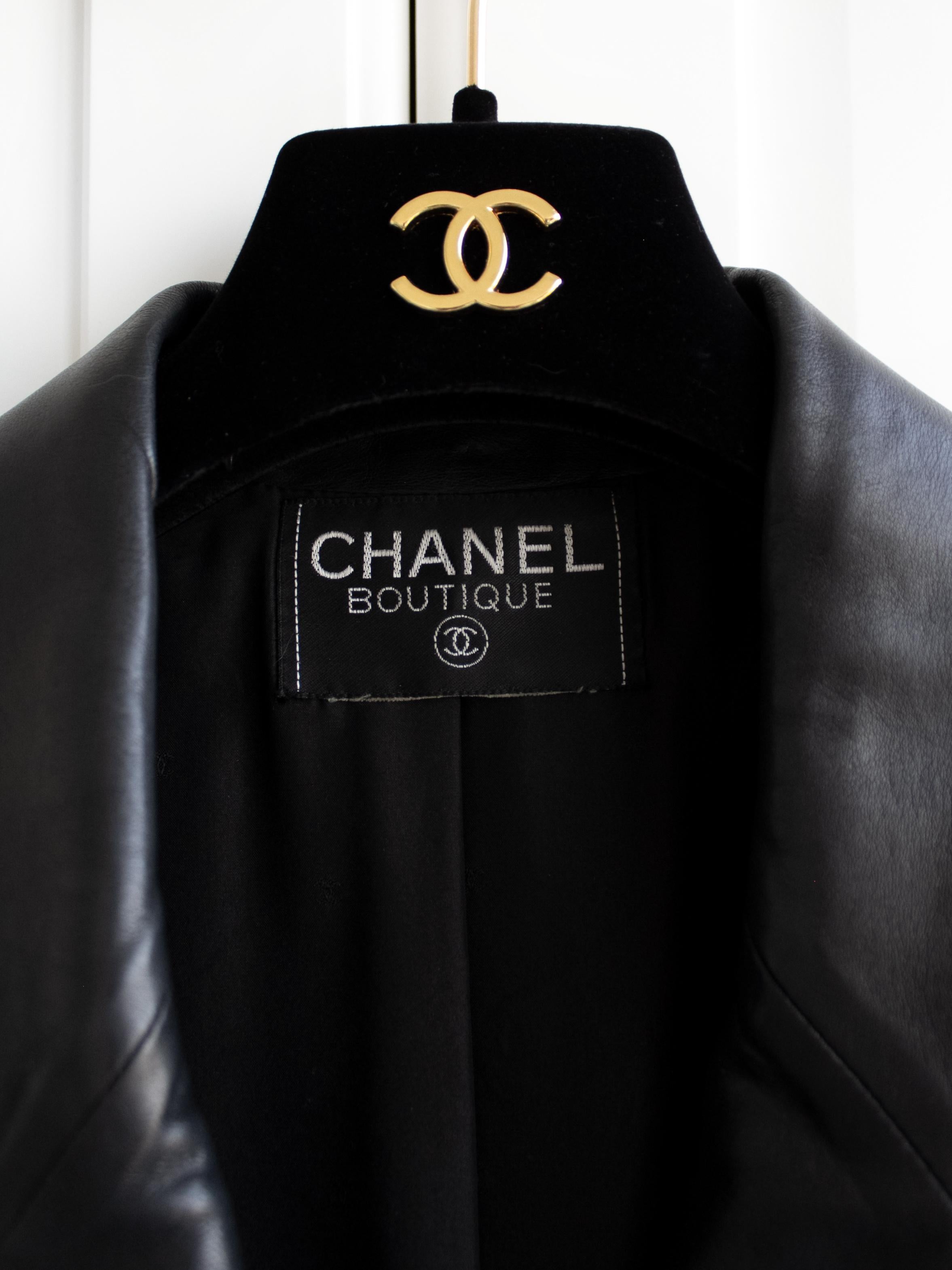Chanel Vintage Fall 1992 Black Quilted Gold CC Leather Jacket In Good Condition In Jersey City, NJ