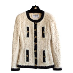 Chanel Vintage Fall 1994 Claudia Ecru Black Gold Tweed 94A Jacket
