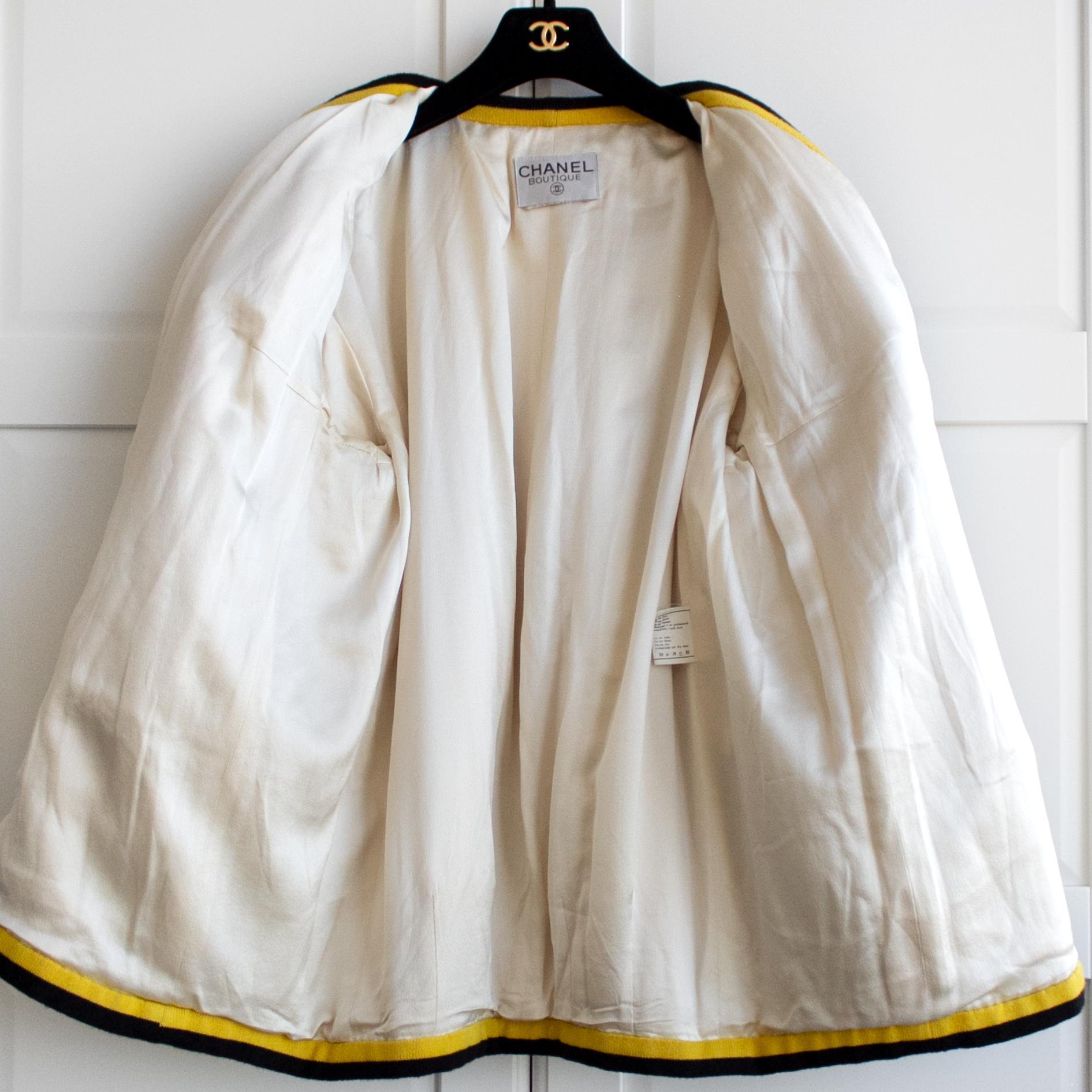 Chanel Vintage Fall 1994 Ivory Black Yellow Logo 94A Alpaca Fur Jacket In Good Condition In Jersey City, NJ