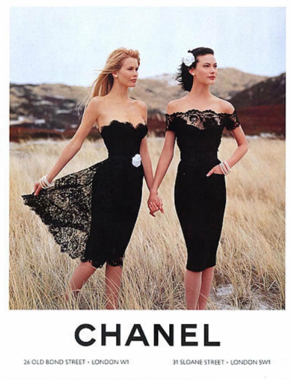 Chanel Vintage Fall 1995 Black Floral Lace Sweetheart Bustier LBD 95A Dress In Good Condition In Jersey City, NJ