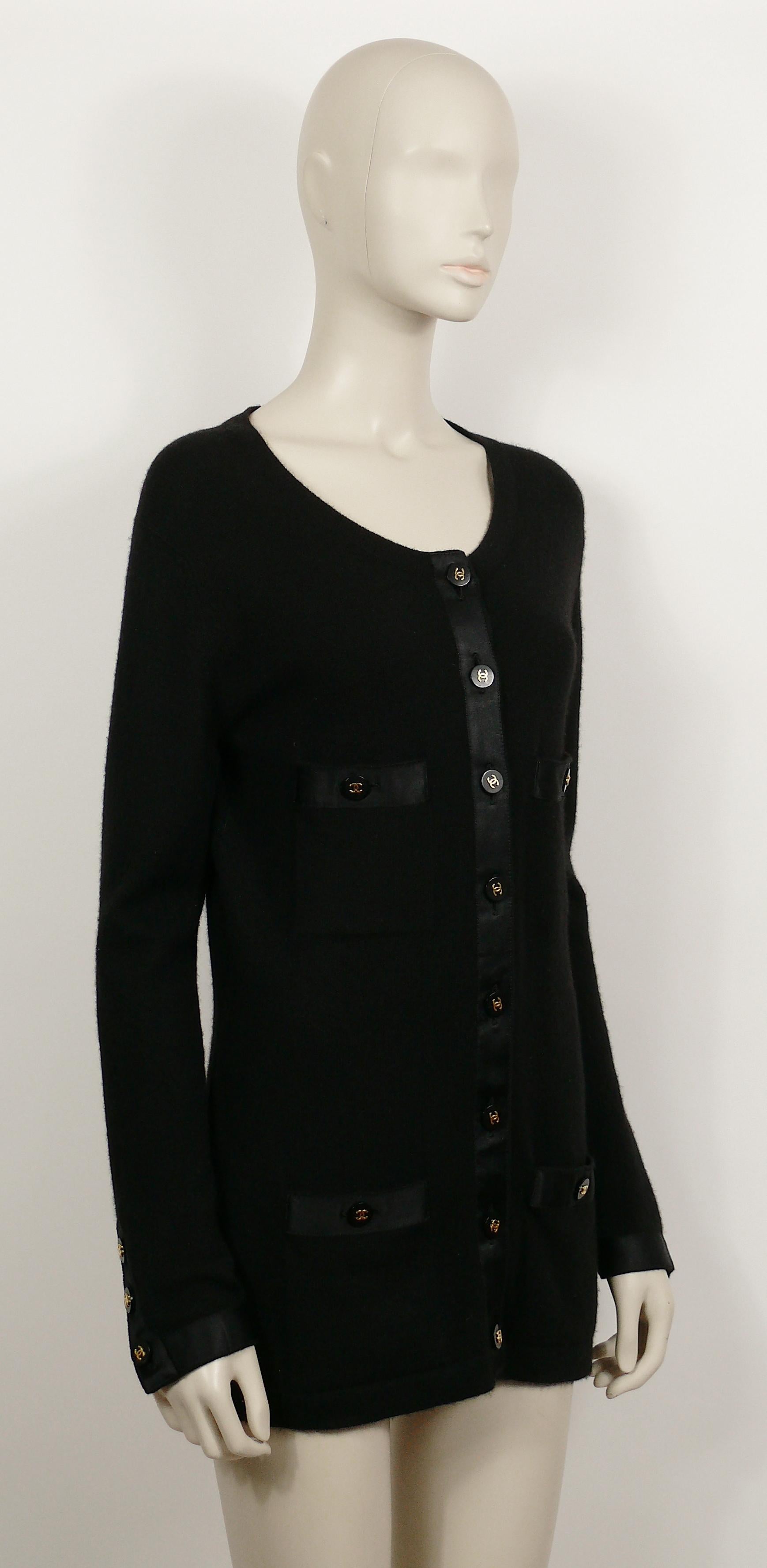 CHANEL vintage iconic black cashmere cardigan featuring eighteen CC logo buttons and black satin ganses.

Crew neck.
Long sleeves.
Four pockets.

Label reads CHANEL MADE IN UNITED KINGDOM 95A.

Size tag reads : 42.
Please refer to measurements.