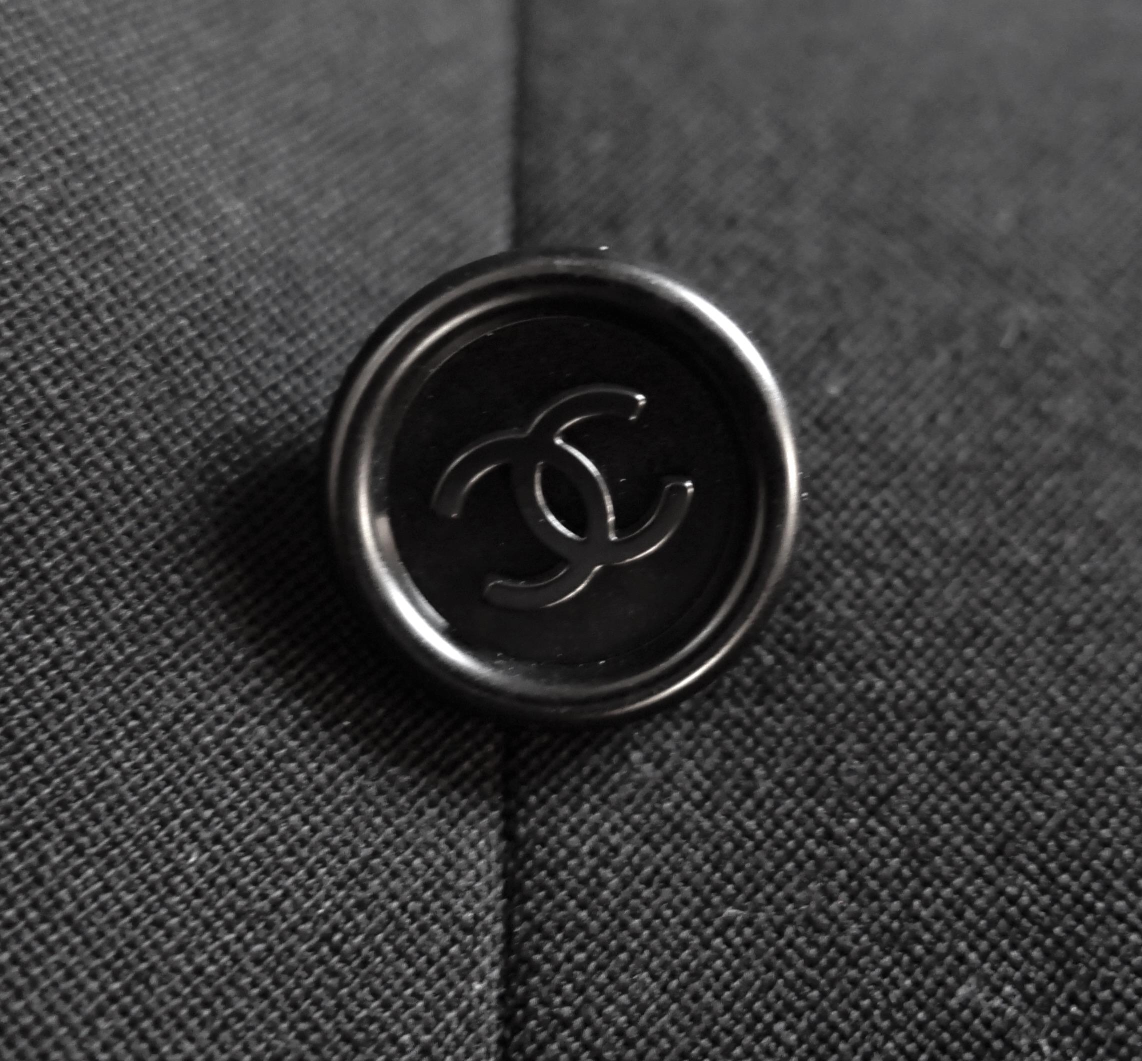 Chanel Vintage Fall 1998 Black Seam Detail Wool Jacket For Sale 2