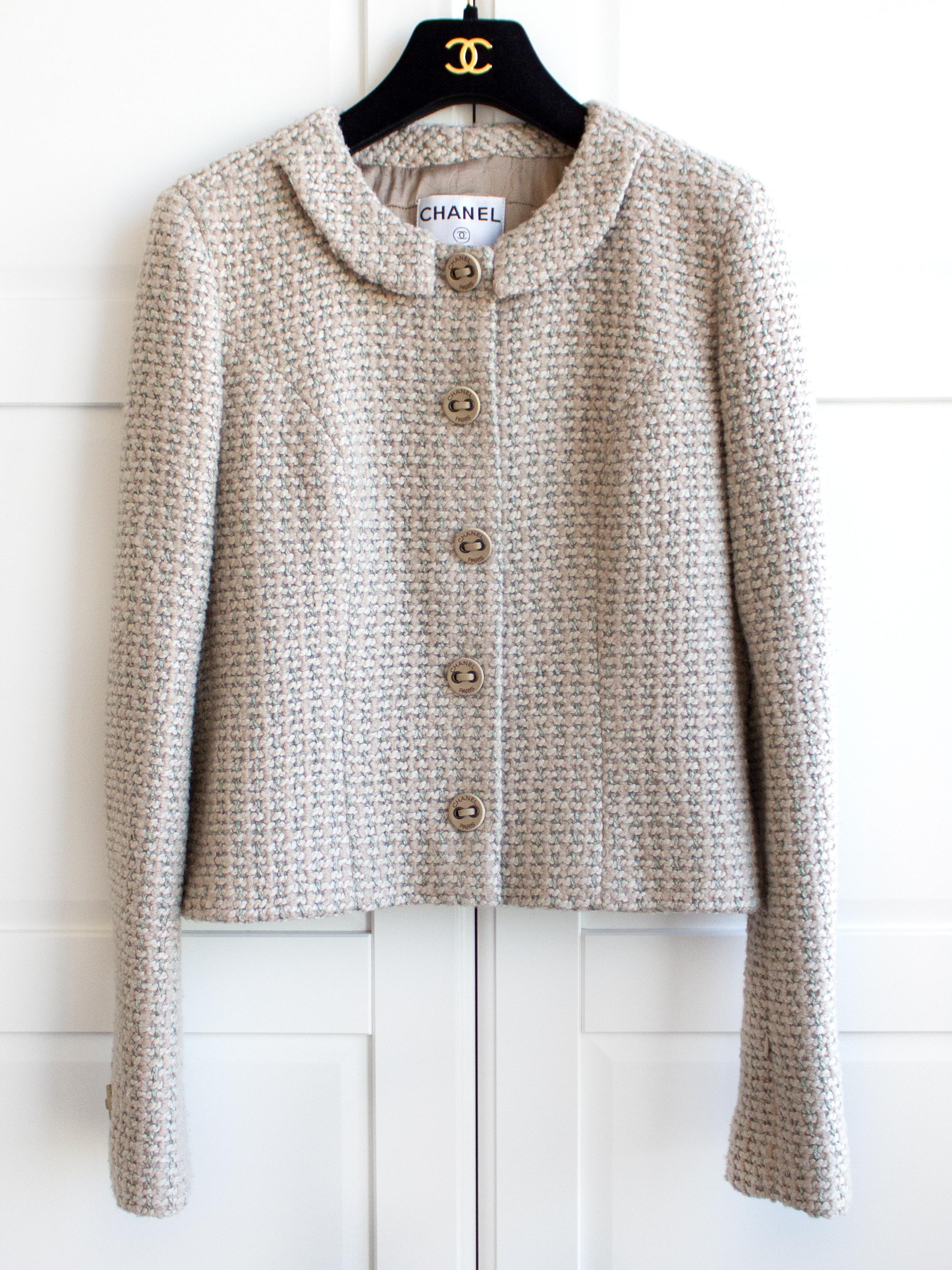 Chanel Vintage Fall 2002 Beige Green Tweed 02A Jacket Skirt Suit In Good Condition In Jersey City, NJ