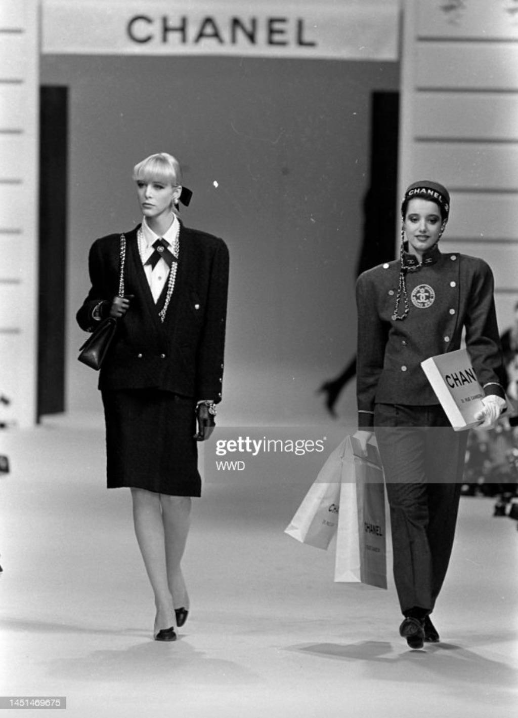 This black tweed Chanel skirt suit from Fall/Winter 1985 collection is an iconic example of 1980s fashion. Adorned with dual button pockets at the chest, dual slit pockets at the front and gold-tone CC buttons, this classic suit is guaranteed to
