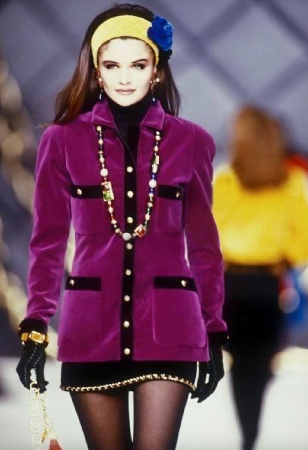 A chic vintage black velvet mini skirt from Chanel's Fall/Winter 1990 collection. As seen on Helena Christensen and Christy Turlington. The skirt has a high waist, front patch pockets, two gold buttons and concealed zip closure. The standout detail
