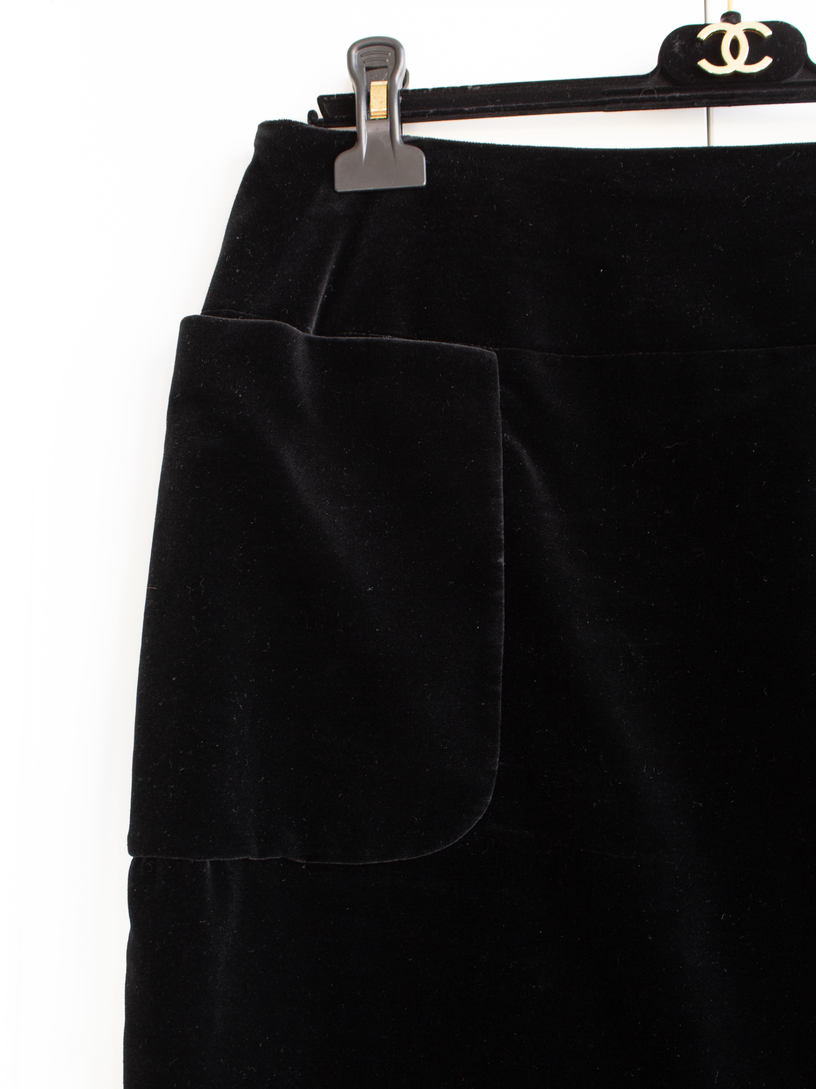 Chanel Vintage Fall/Winter 1990 Black Velvet Gold Chain Mini Skirt 2