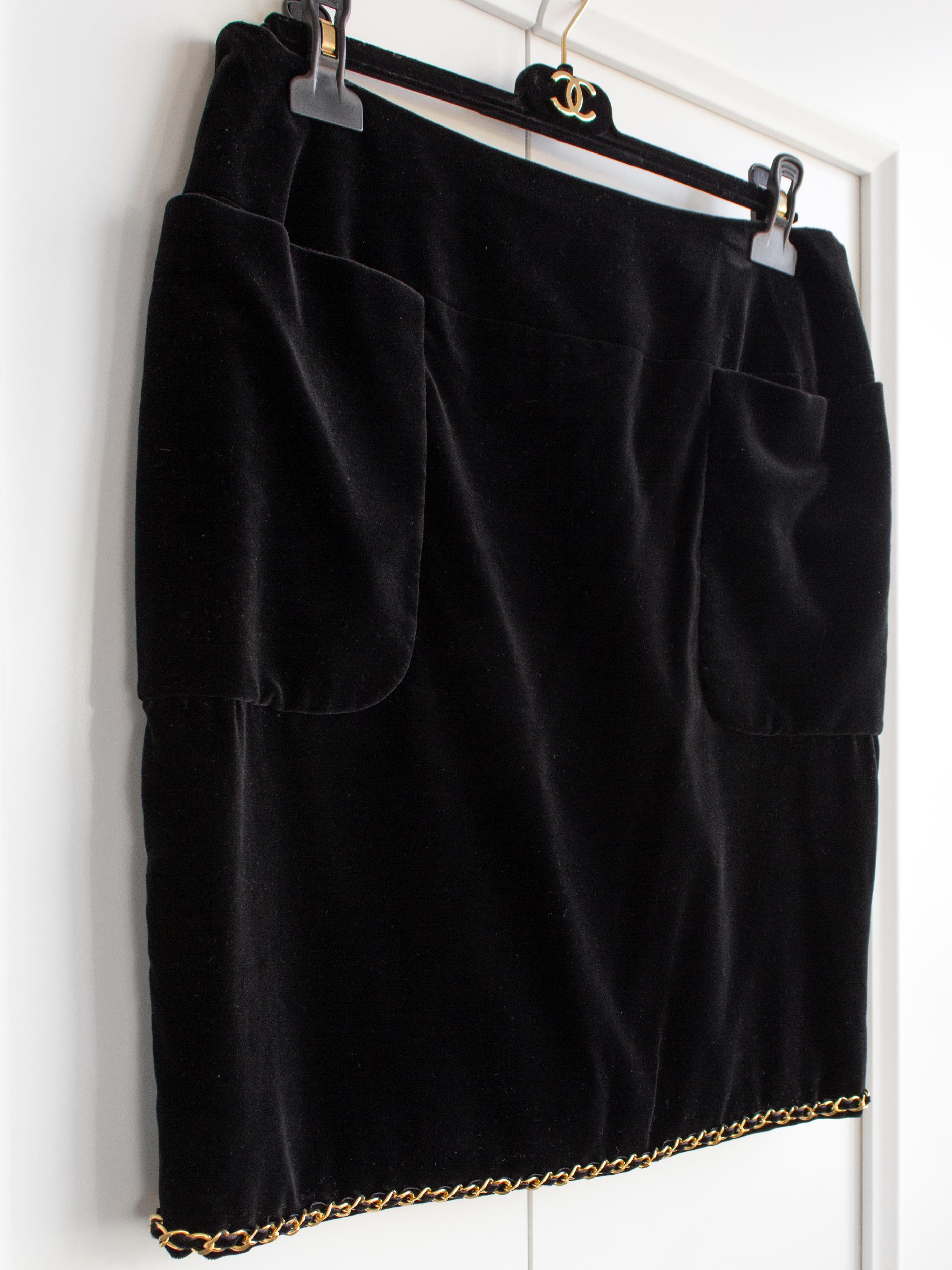 Chanel Vintage Fall/Winter 1990 Black Velvet Gold Chain Mini Skirt 3