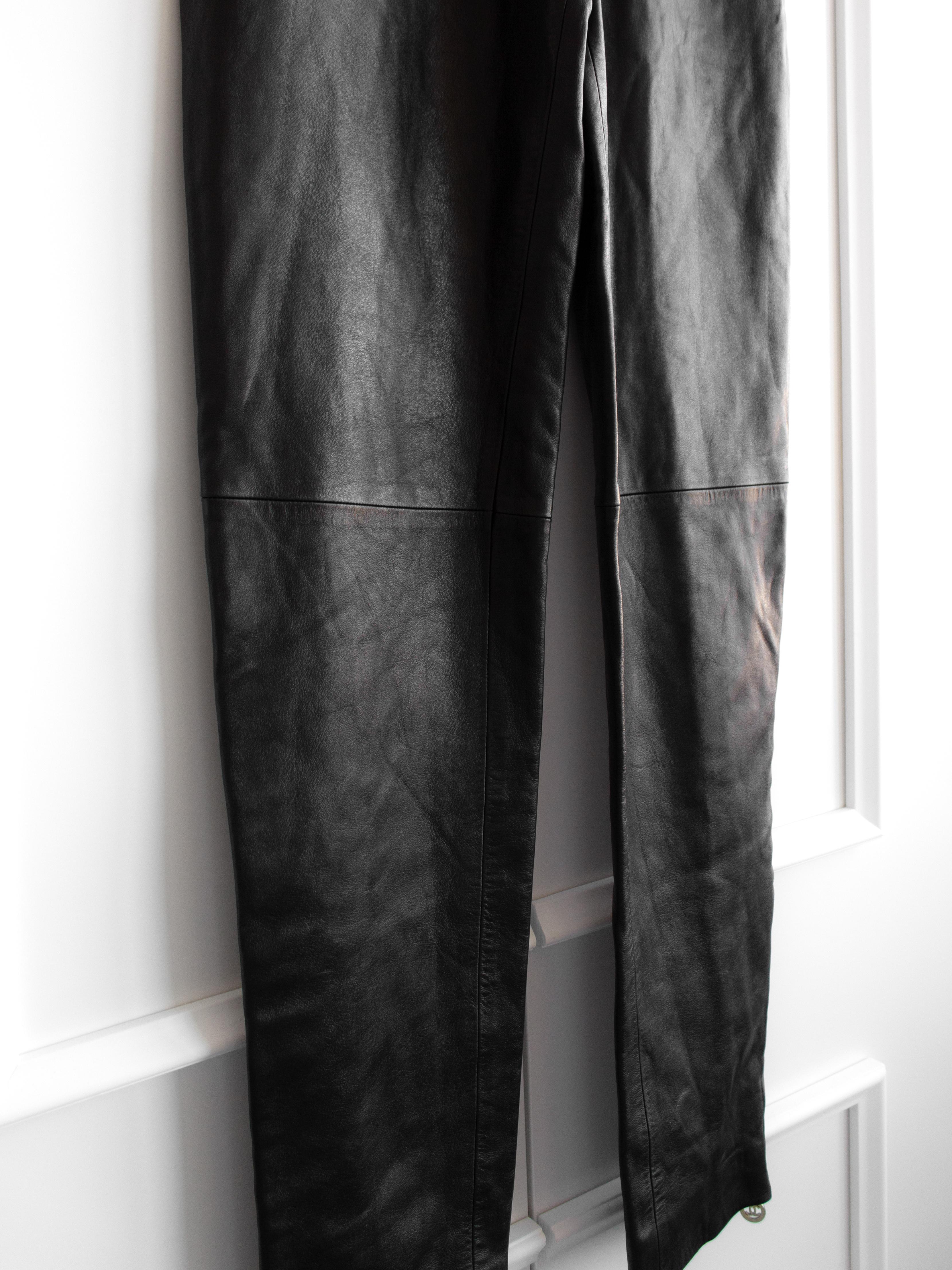 Chanel Vintage Fall/Winter 1992 Black Lambskin Leather Gold Zip CC Pants For Sale 8