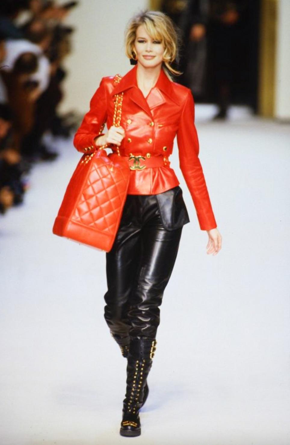 Women's Chanel Vintage Fall/Winter 1992 Black Lambskin Leather Gold Zip CC Pants For Sale