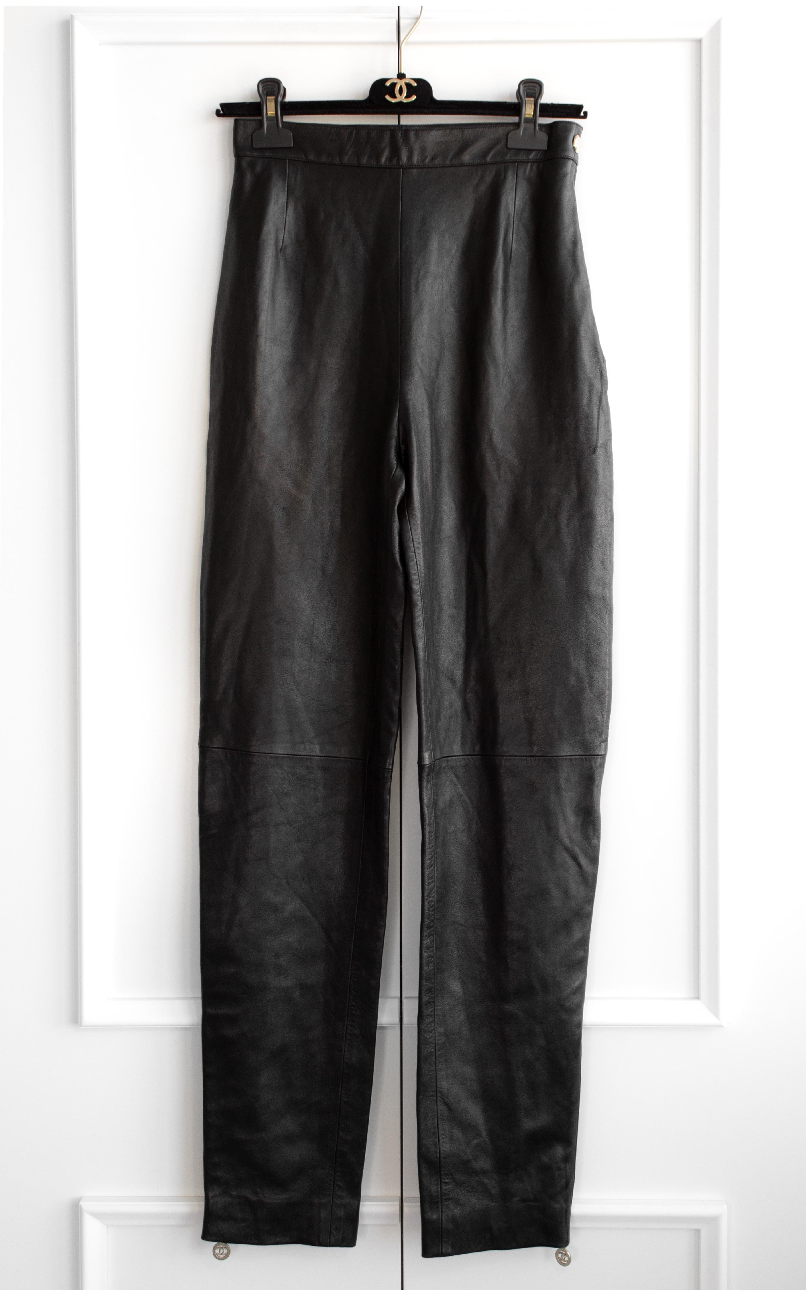 Chanel Vintage Fall/Winter 1992 Black Lambskin Leather Gold Zip CC Pants For Sale 2
