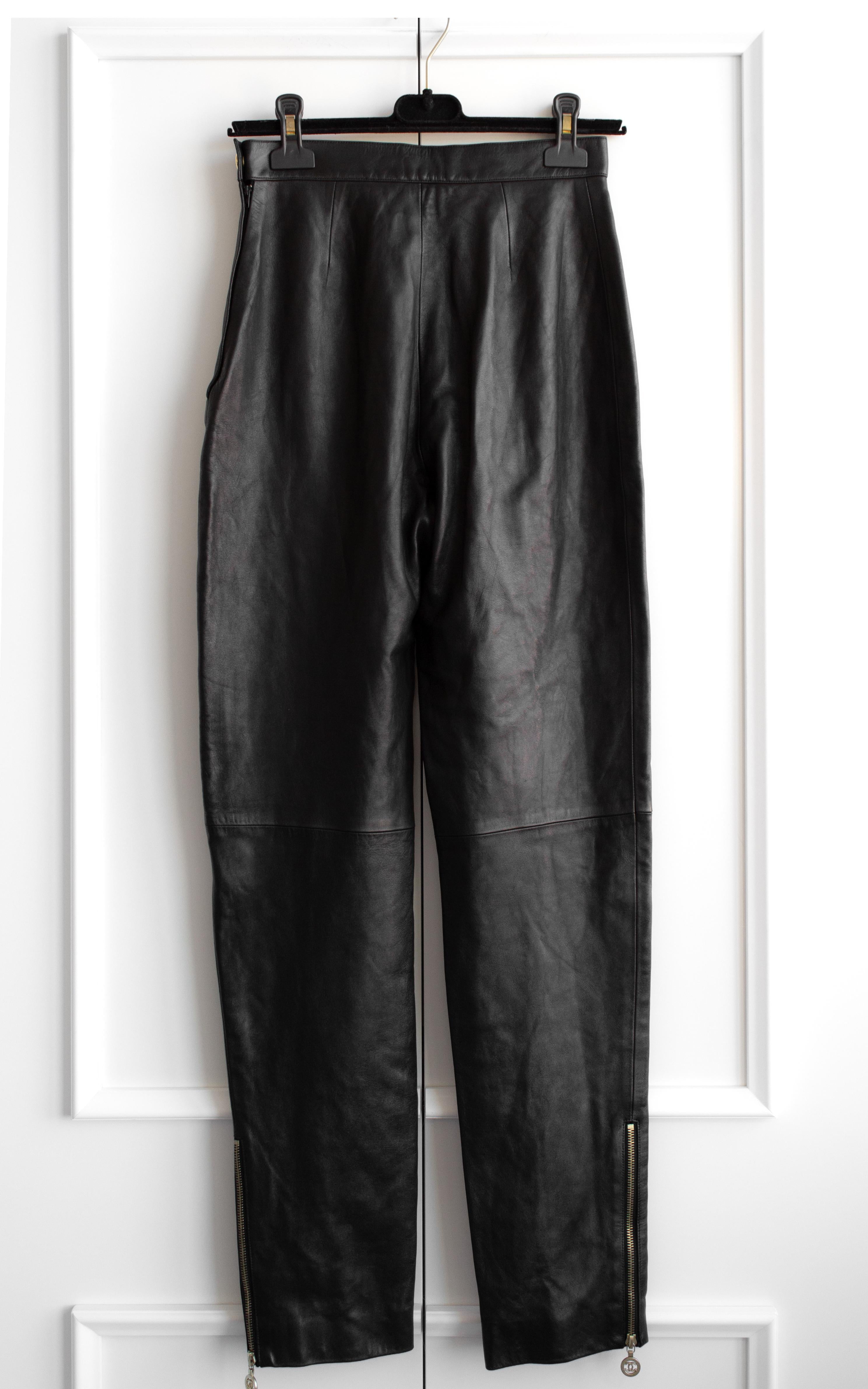 Chanel Vintage Fall/Winter 1992 Black Lambskin Leather Gold Zip CC Pants For Sale 3