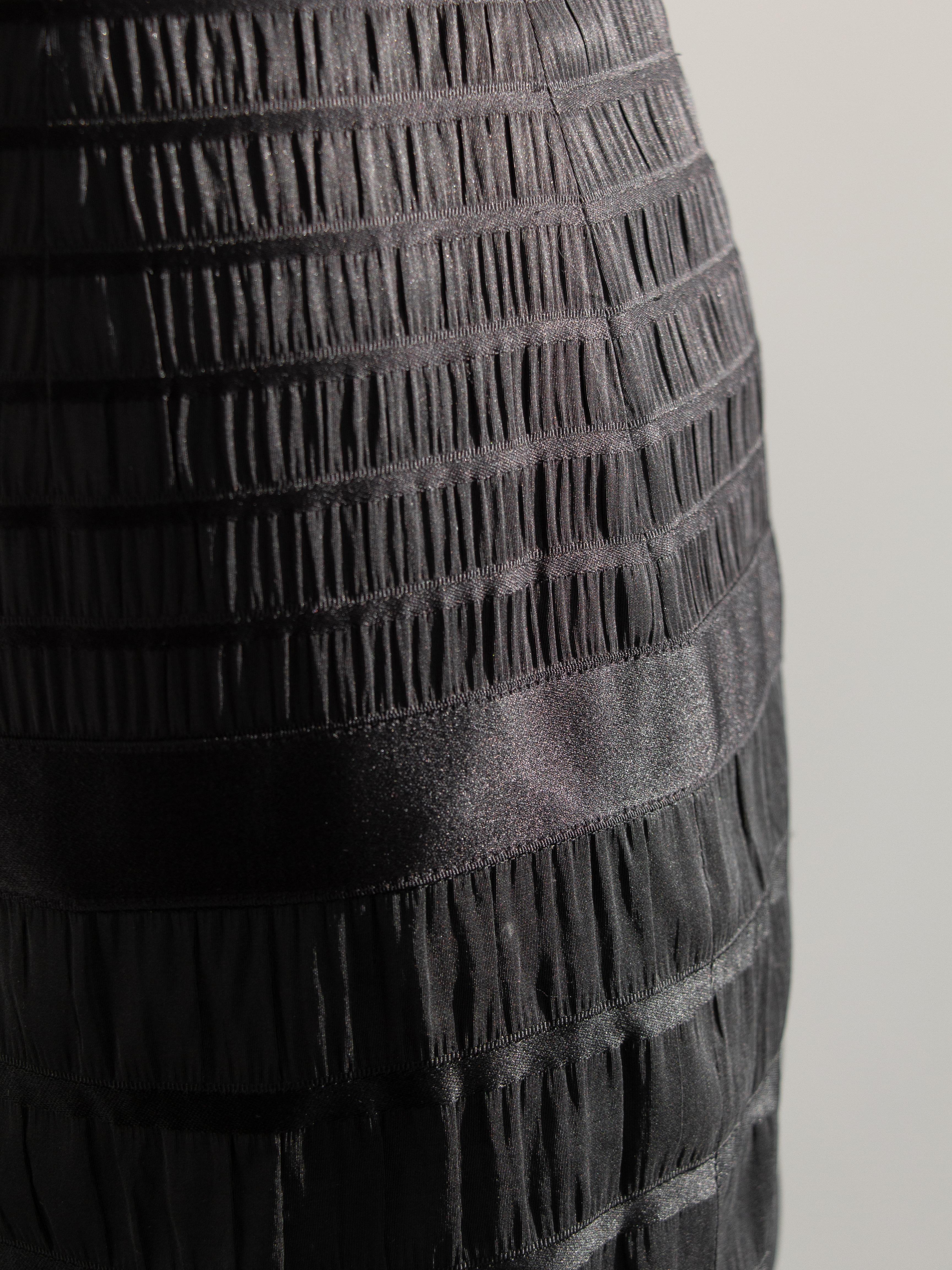 Chanel Vintage Fall/Winter 1992 Black Lesage Ribbon Silk Bodycon Midi Dress For Sale 7