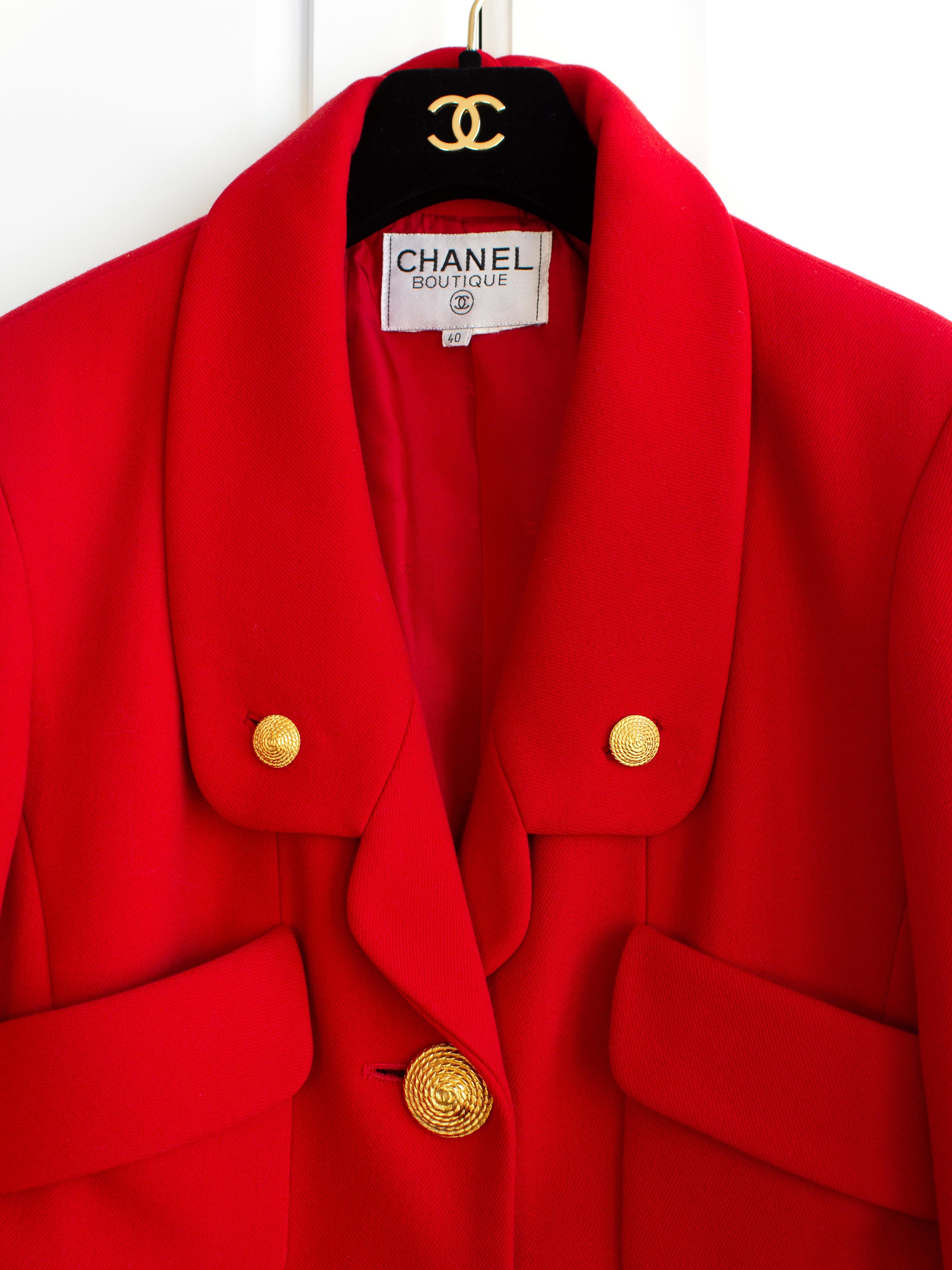 Chanel Vintage Fall/Winter 1992 Parisian Red Gold Wool Tweed Jacket Skirt Suit In Good Condition In Jersey City, NJ