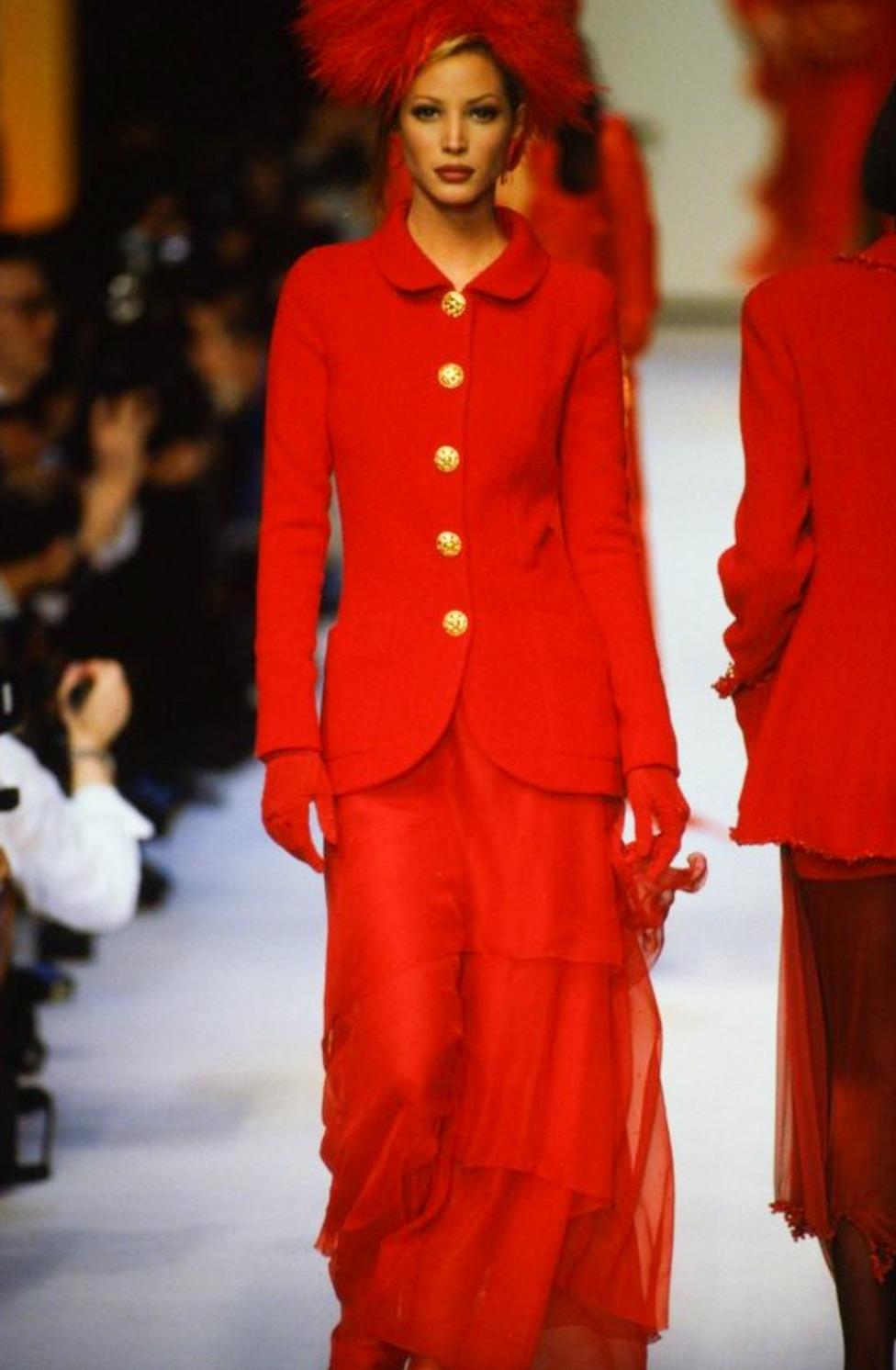Chanel Vintage Fall/Winter 1992 Runway Parisian Red Gold Tweed Jacket In Excellent Condition In Jersey City, NJ