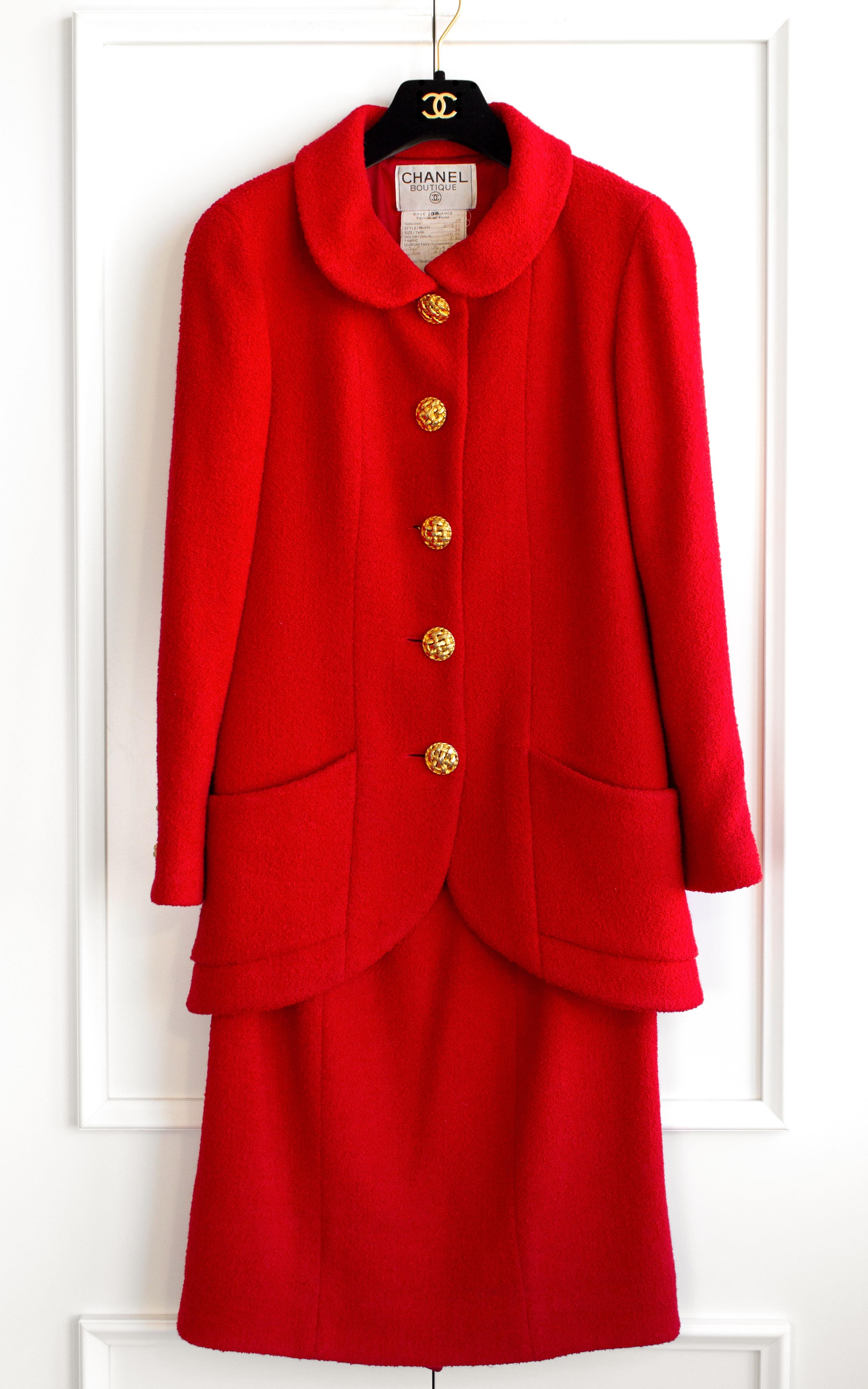 Women's Chanel Vintage Fall/Winter 1992 Runway Parisian Red Gold Tweed Jacket Skirt Suit