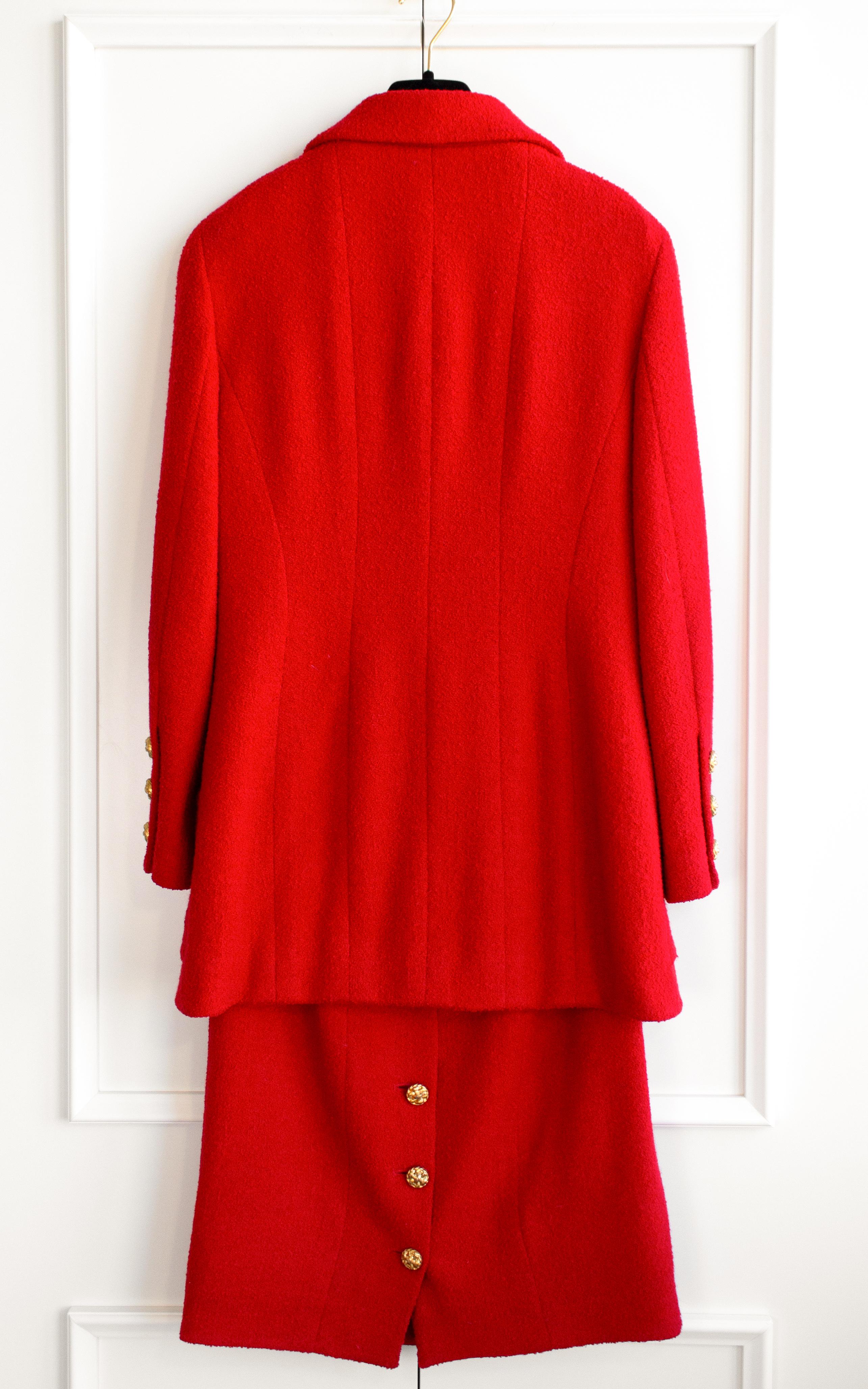 Chanel Vintage Fall/Winter 1992 Runway Parisian Red Gold Tweed Jacket Skirt Suit 1