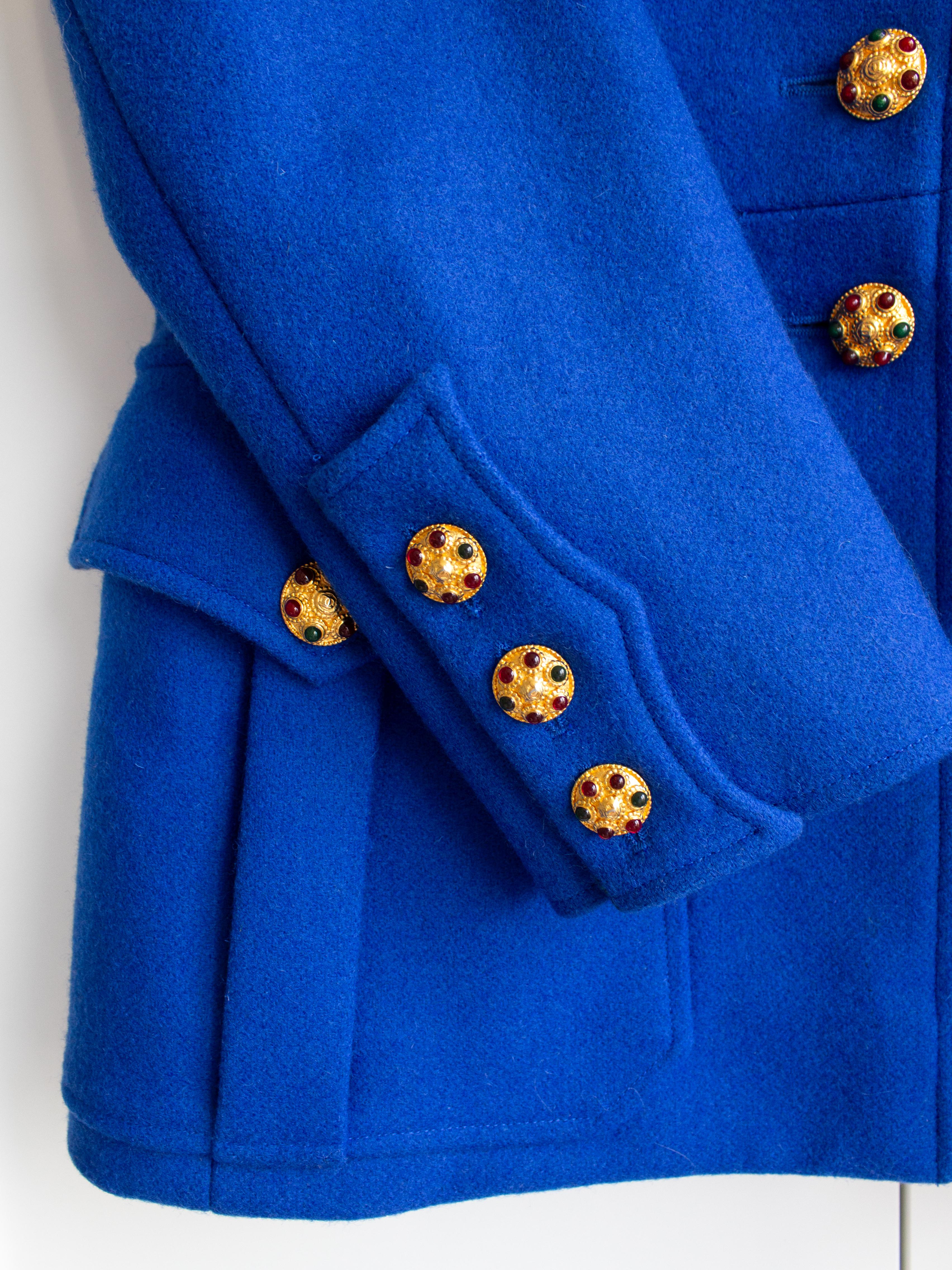 Chanel Vintage Fall/Winter 1996 Royal Blue Gold Gripoix 96A Wool Tweed Jacket For Sale 6