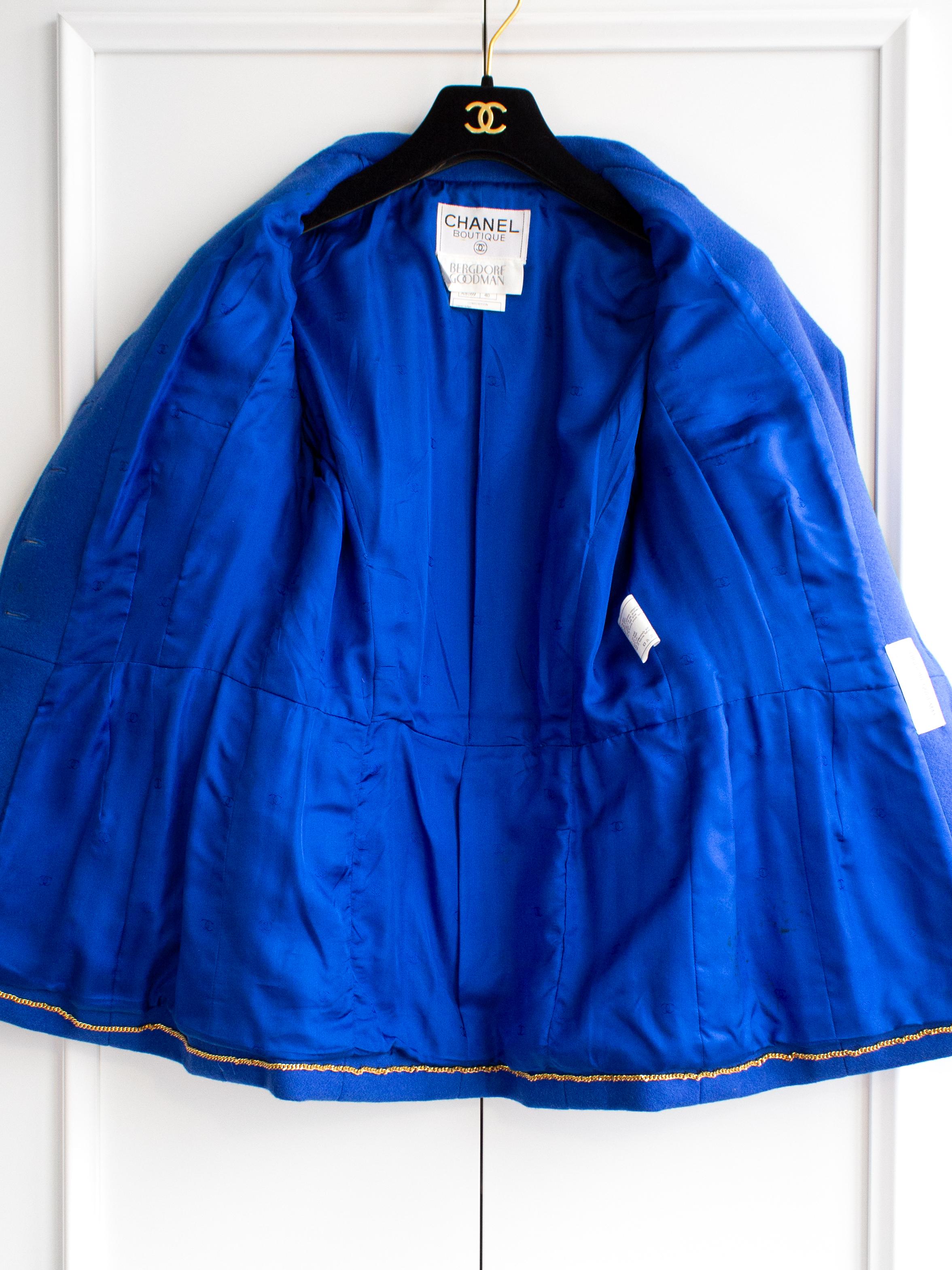 Chanel Vintage automne/hiver 1996 Royal Blue Gold Gripoix 96A veste en tweed de laine en vente 11