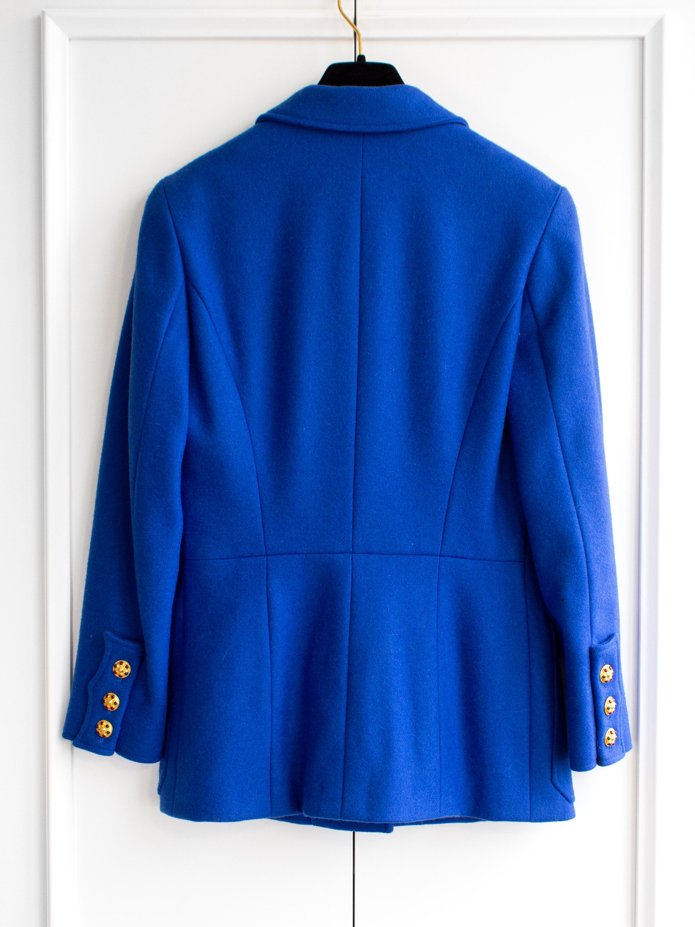 Chanel Vintage Fall/Winter 1996 Royal Blue Gold Gripoix 96A Wool Tweed Jacket For Sale 2