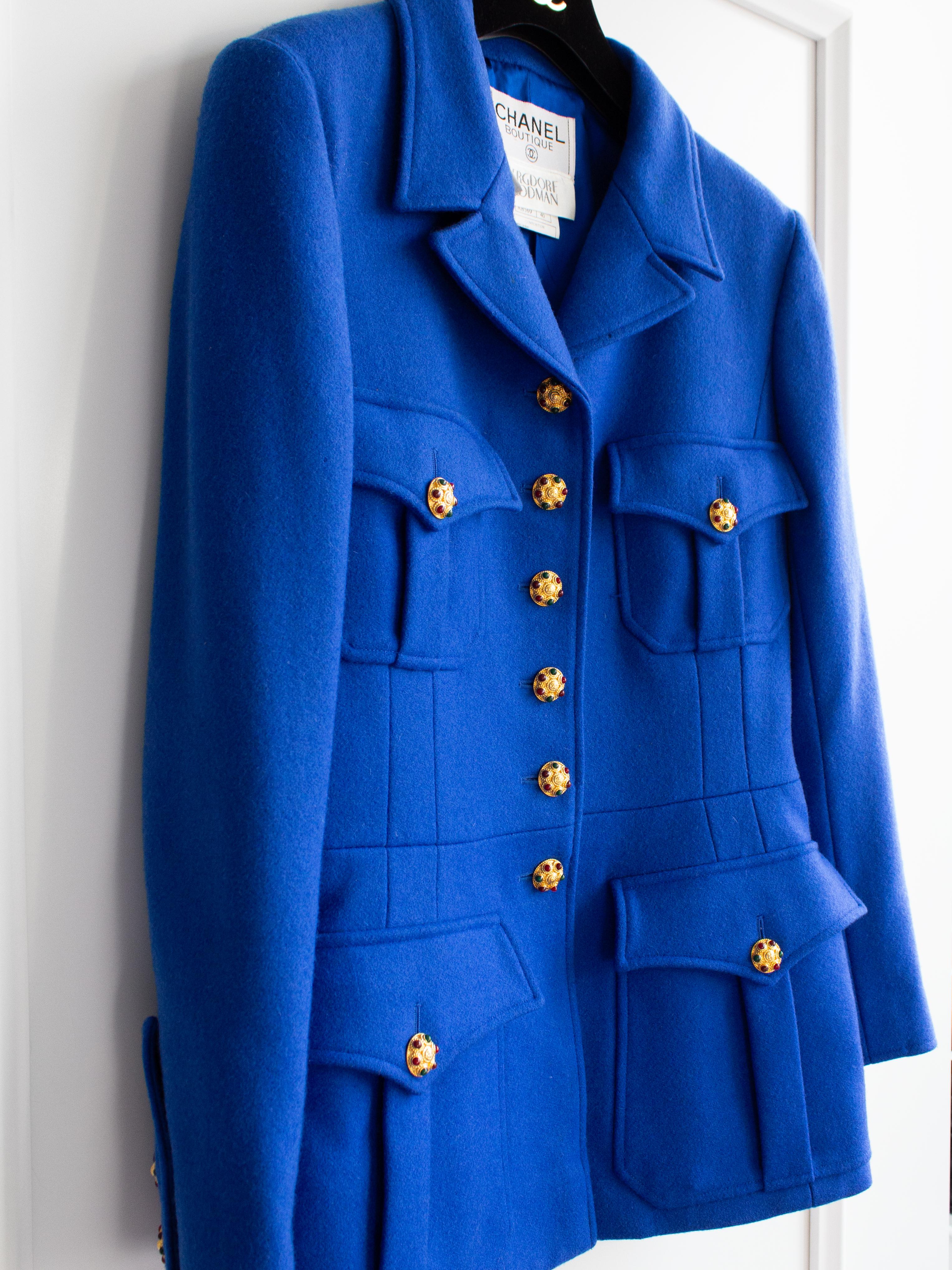 Chanel Vintage Fall/Winter 1996 Royal Blue Gold Gripoix 96A Wool Tweed Jacket For Sale 3