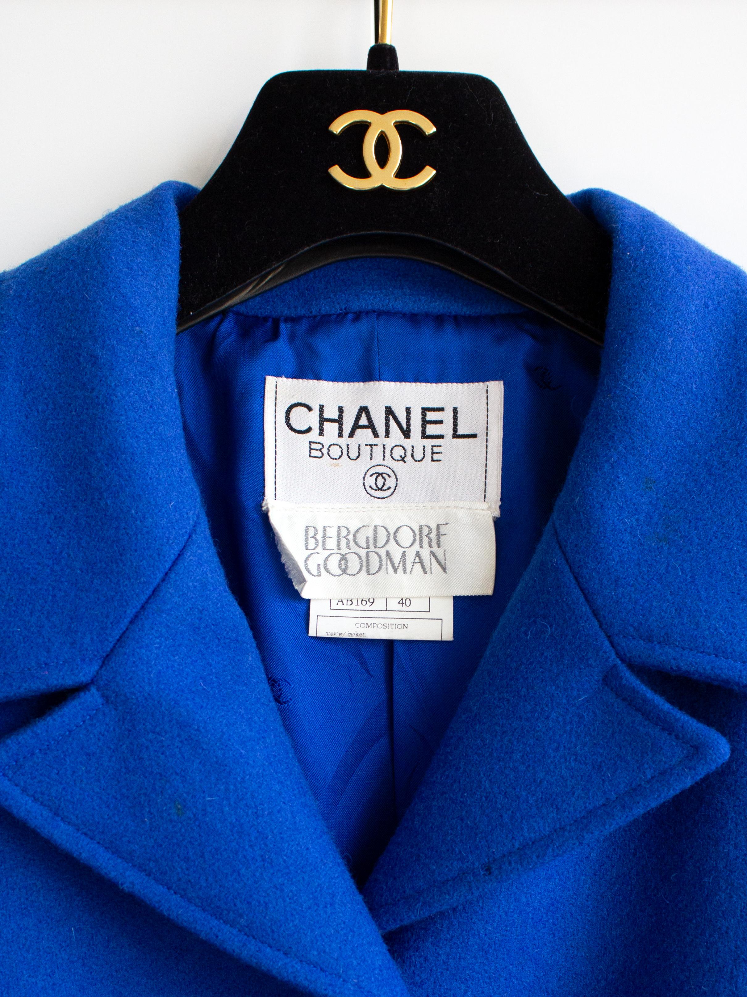Chanel Vintage Fall/Winter 1996 Royal Blue Gold Gripoix 96A Wool Tweed Jacket For Sale 4