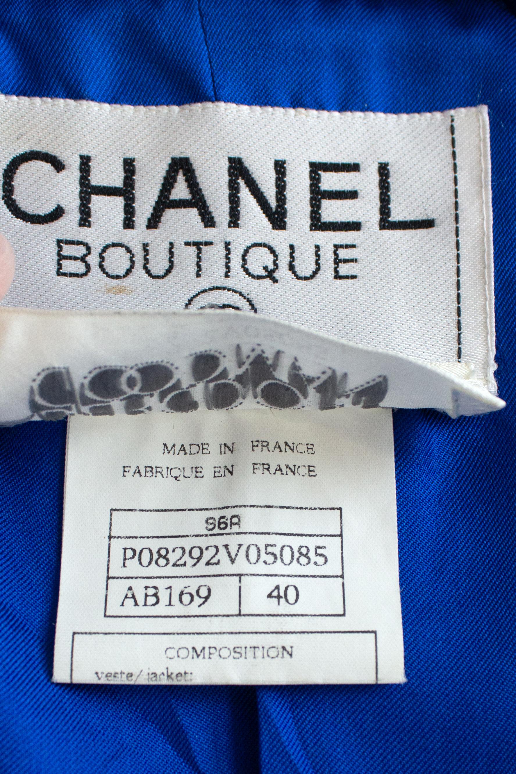 Chanel Vintage Fall/Winter 1996 Royal Blue Gold Gripoix 96A Wool Tweed Jacket For Sale 5