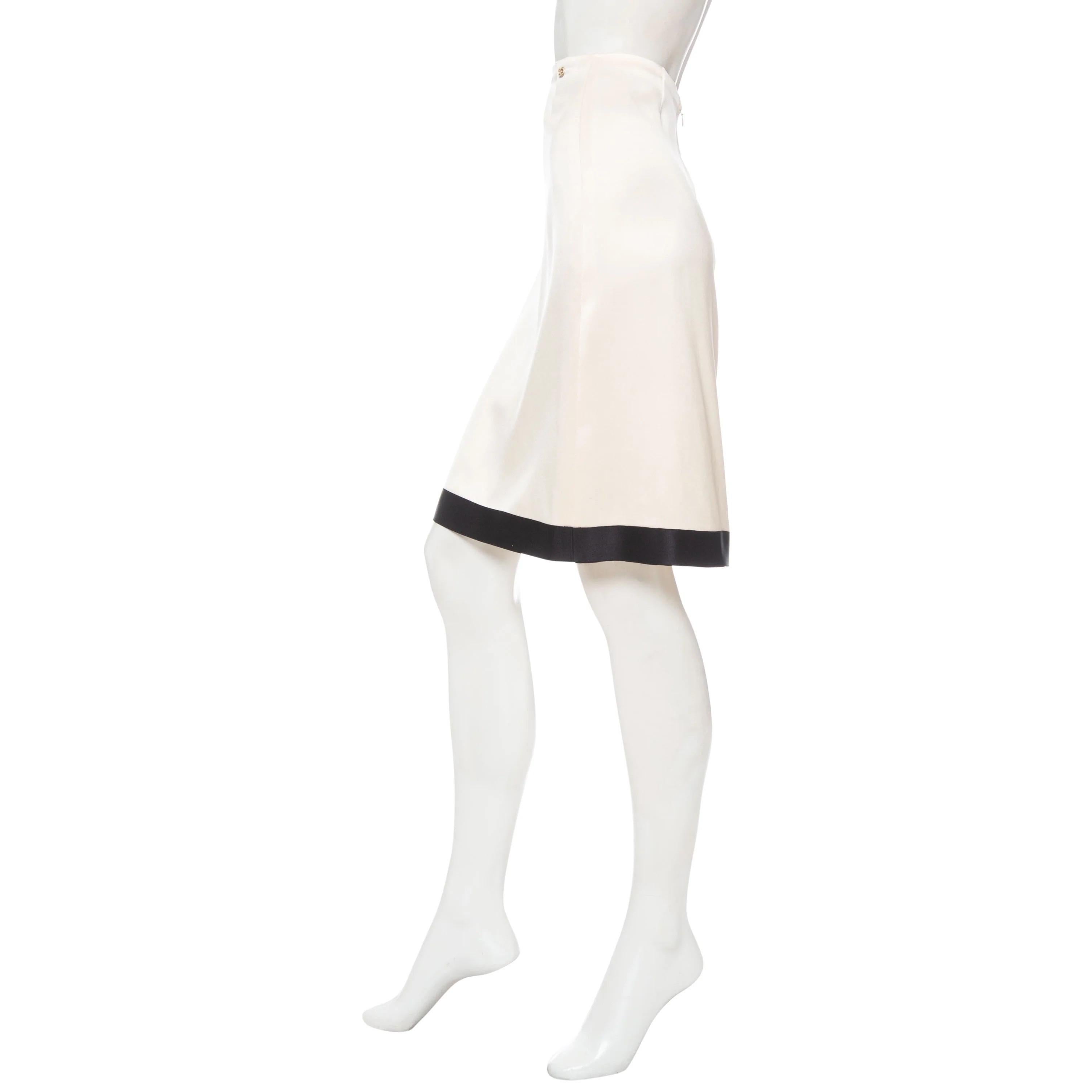 Chanel Vintage Fall2003 White and Black Trim Silk CC Skirt In Good Condition For Sale In Woodland Hills, CA