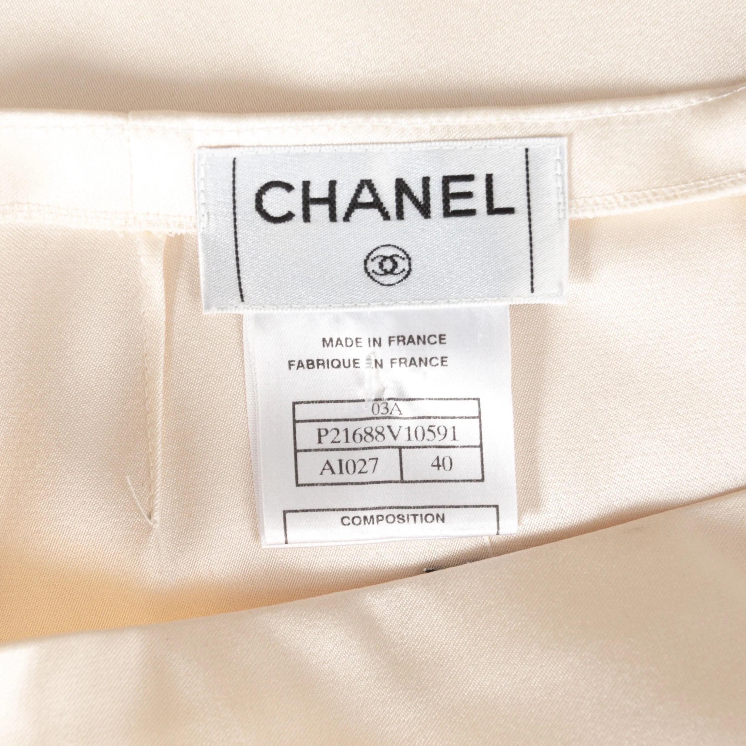 Chanel Vintage Fall2003 White and Black Trim Silk CC Skirt For Sale 2