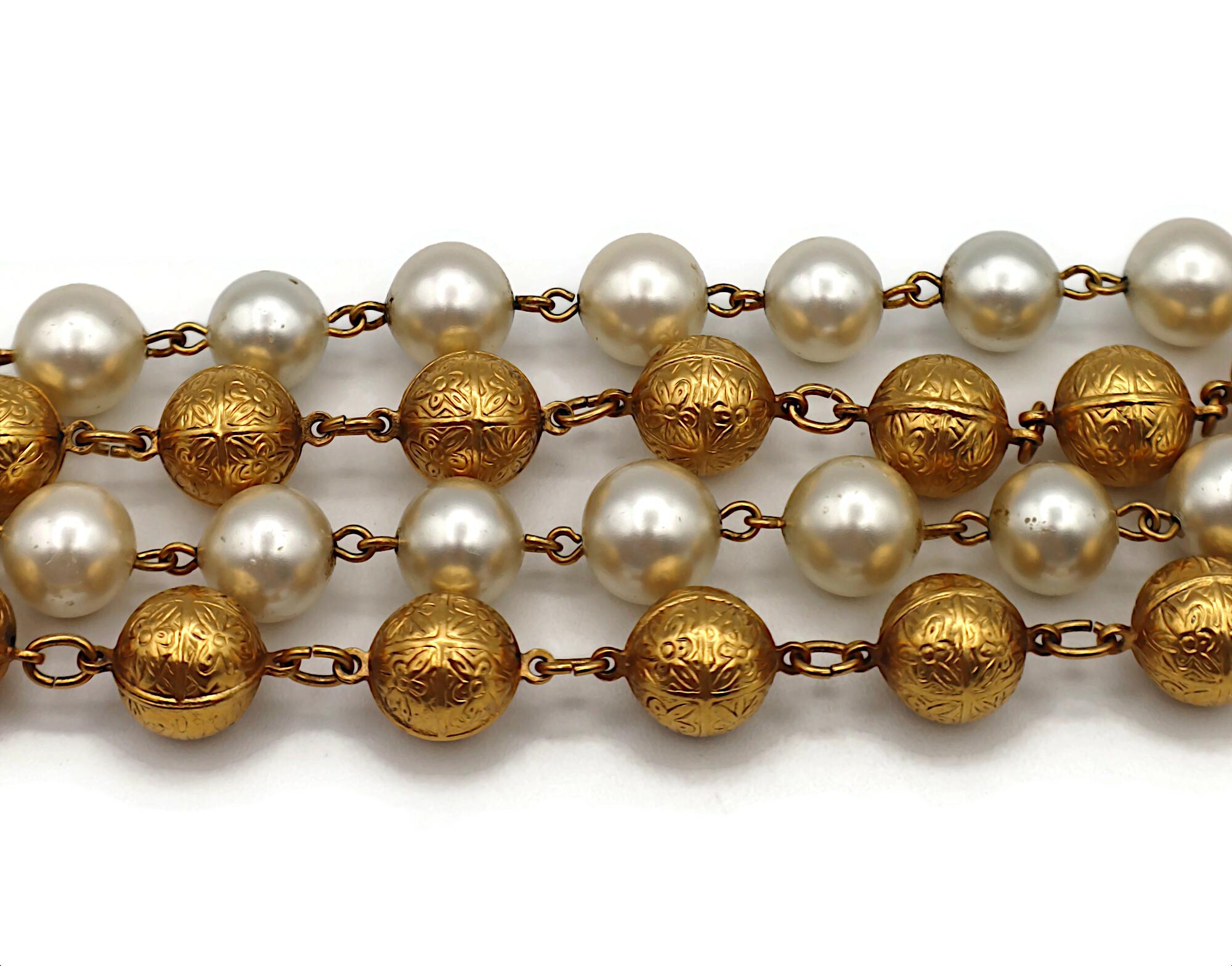 Chanel Bracciale vintage con perle finte e perline dorate a più fili in vendita 2