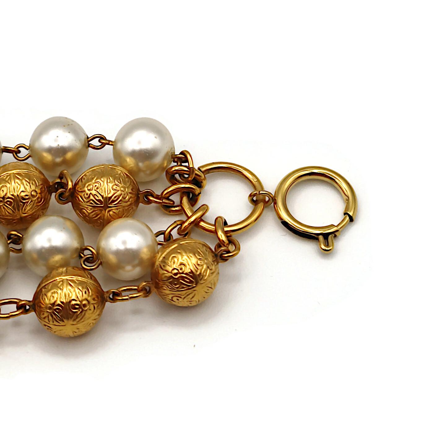 Chanel Bracciale vintage con perle finte e perline dorate a più fili in vendita 4