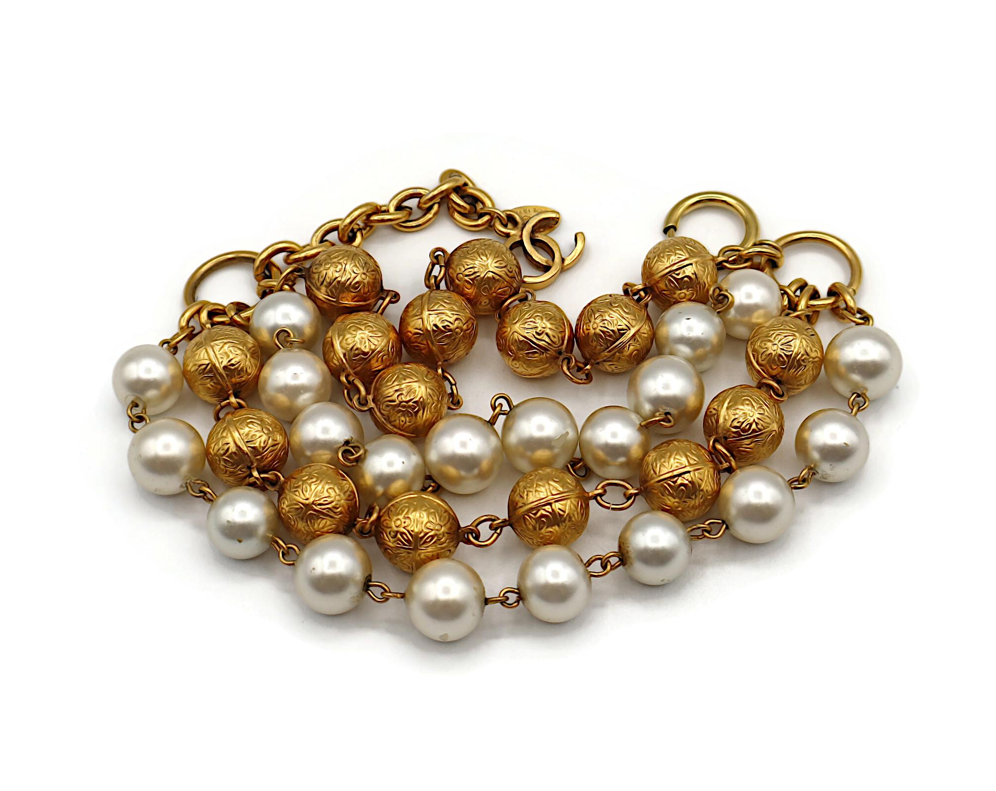Chanel Bracciale vintage con perle finte e perline dorate a più fili in vendita 5
