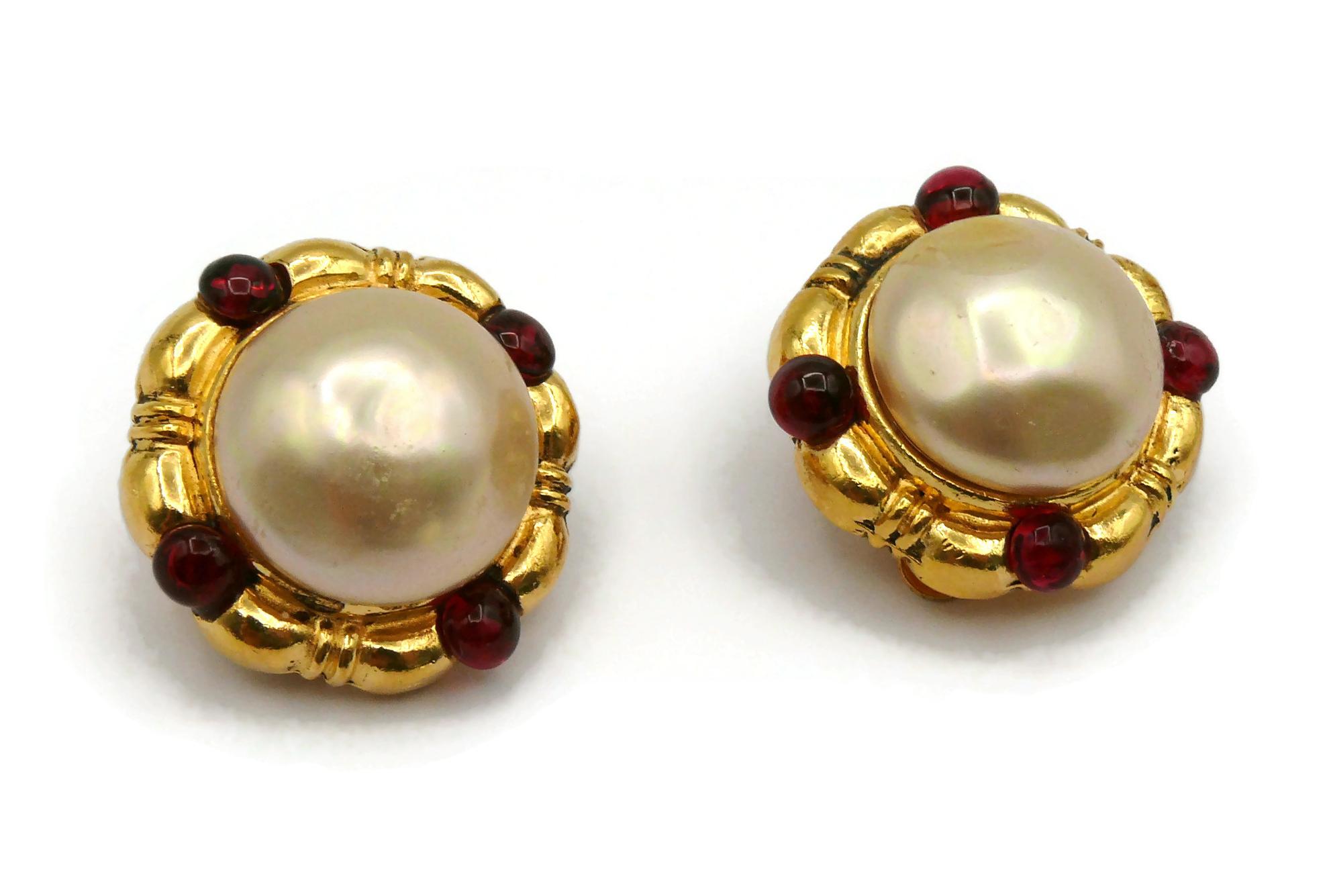CHANEL Vintage Faux Pearl Gripoix Clip-On Earrings, 1982 In Fair Condition For Sale In Nice, FR